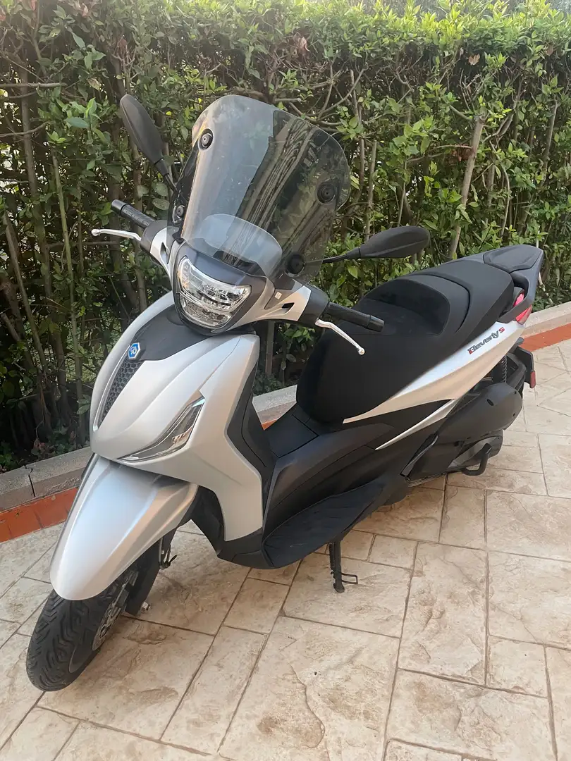 Piaggio Beverly 300 Hpe Argintiu - 1