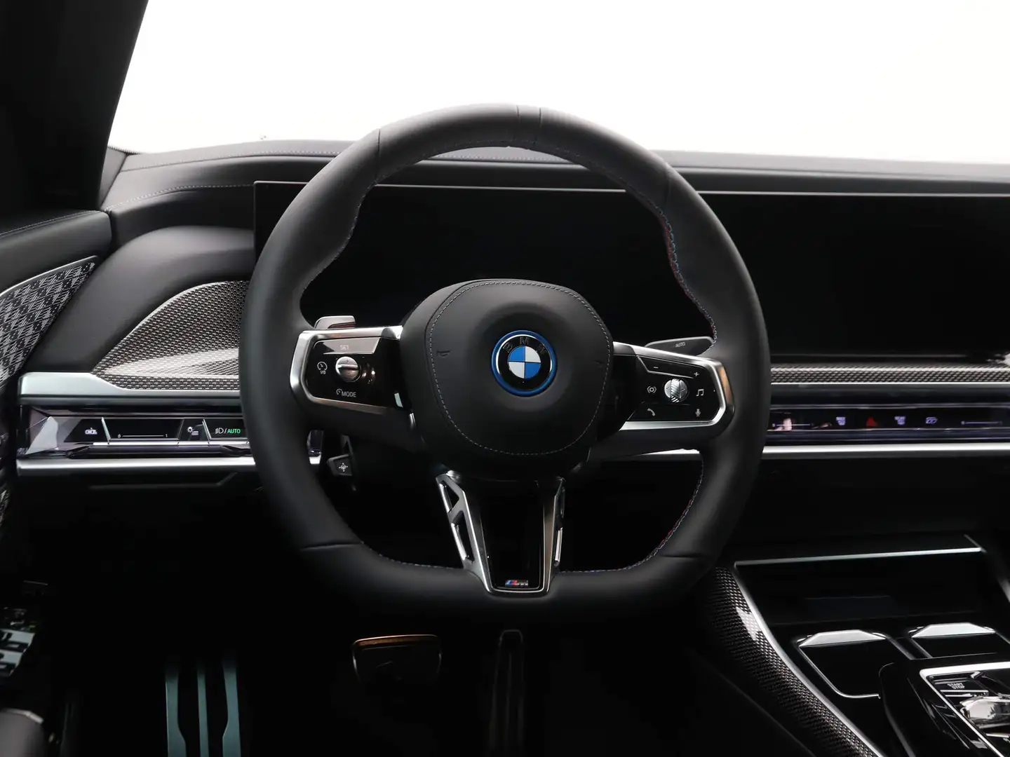 BMW i7 M70 xDrive Blauw - 2