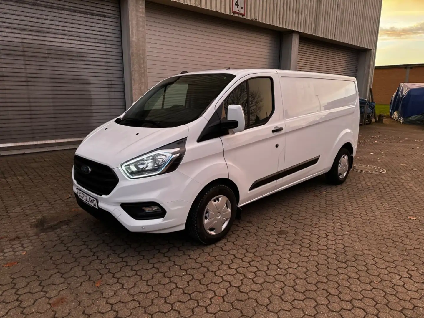 Ford Transit Custom 2.0TDCi Kasten L2*Automat*AHK*PDC Weiß - 1