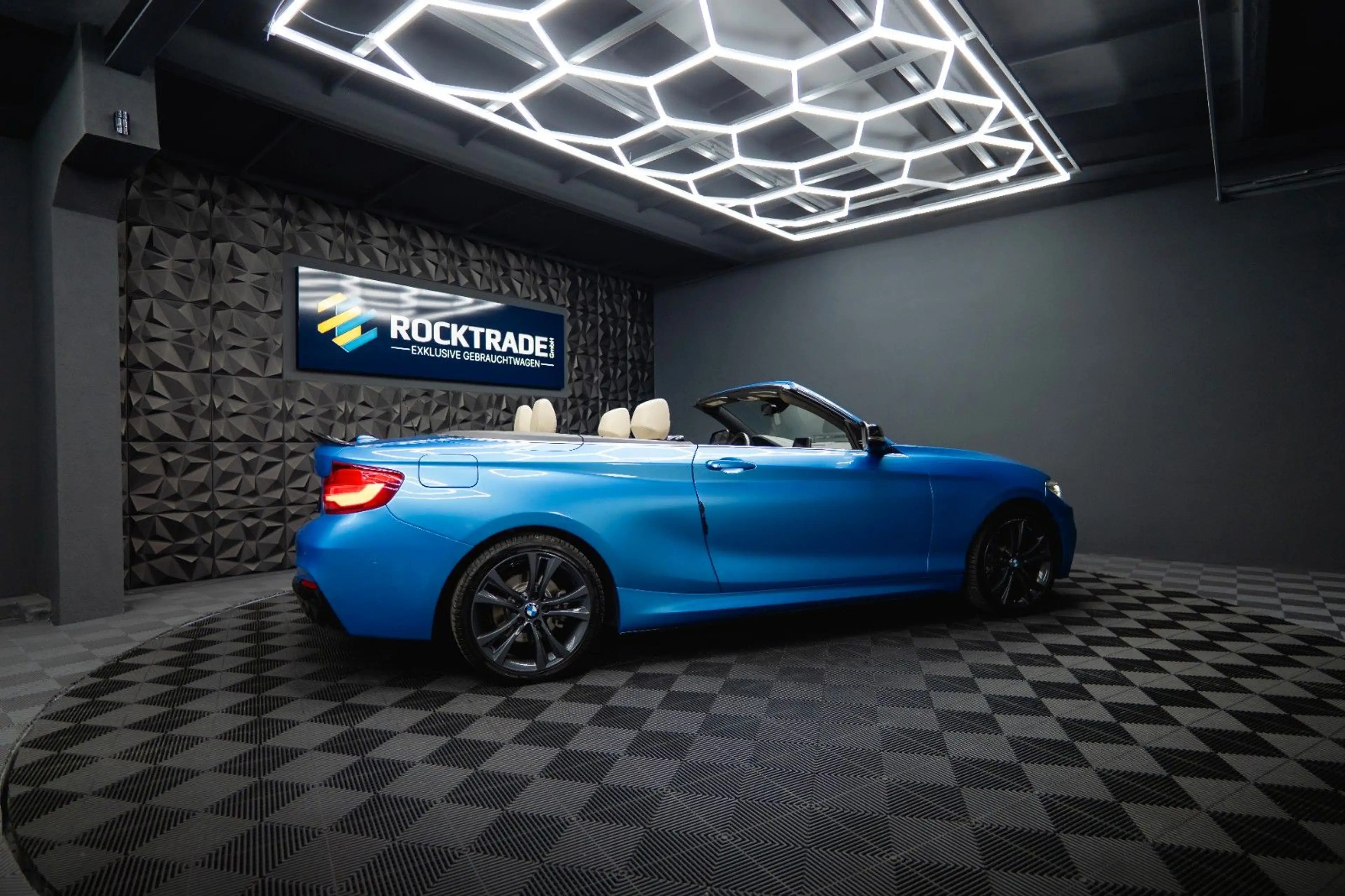 BMW 230 i Cabrio M-Sport Performance Shadow Line LED — photo 9