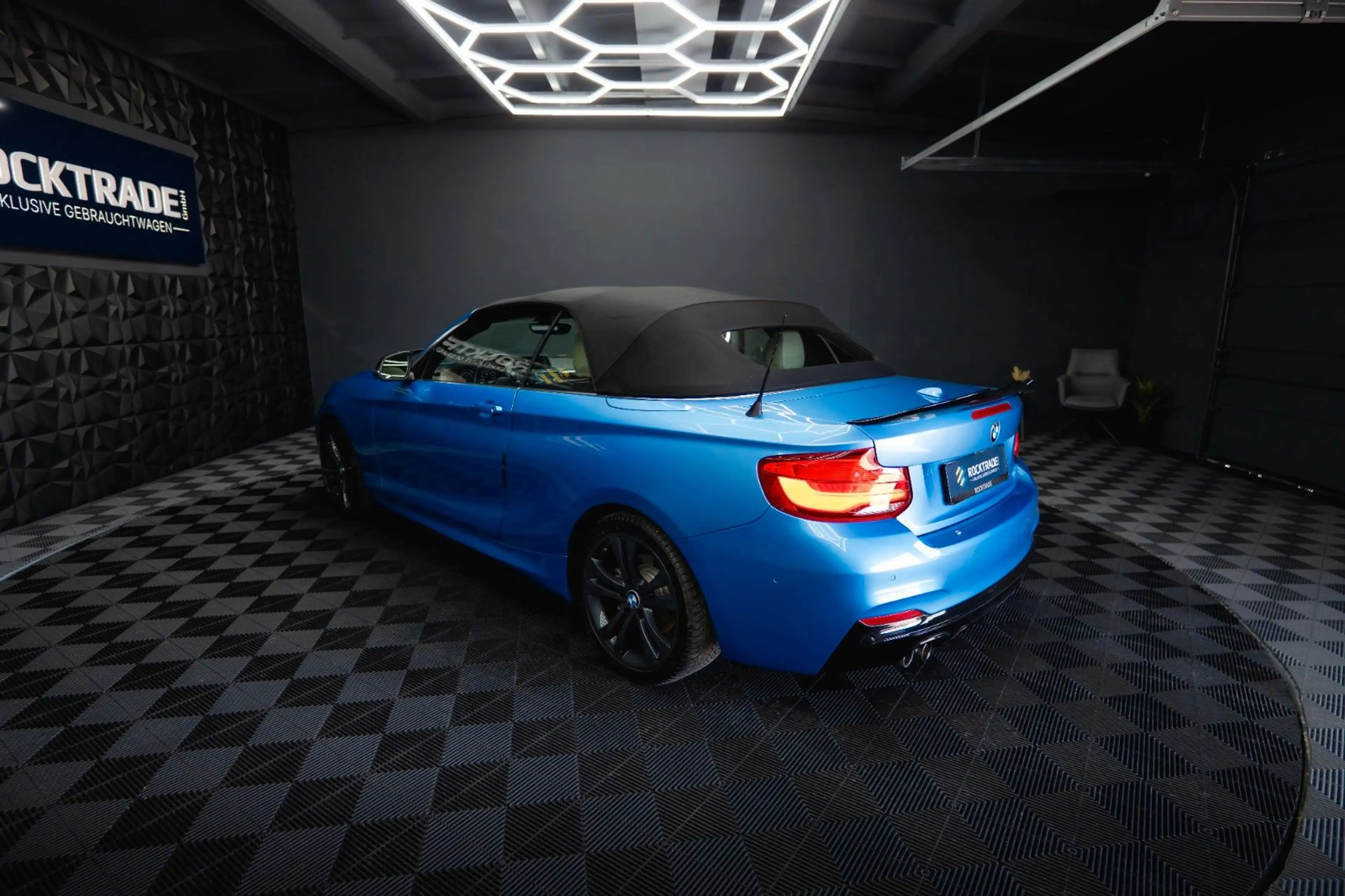 BMW 230 i Cabrio M-Sport Performance Shadow Line LED — photo 15