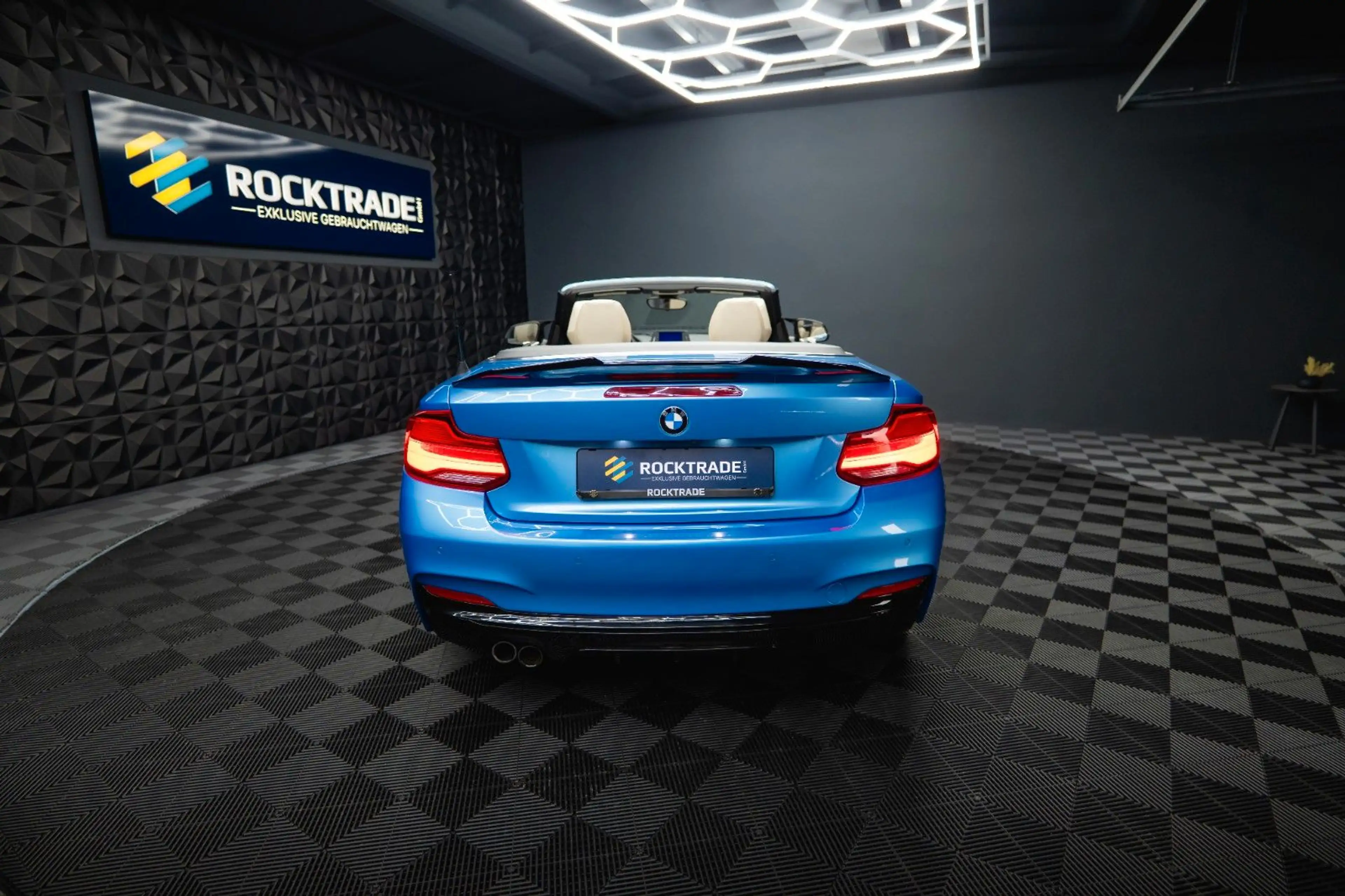 BMW 230 i Cabrio M-Sport Performance Shadow Line LED — photo 12