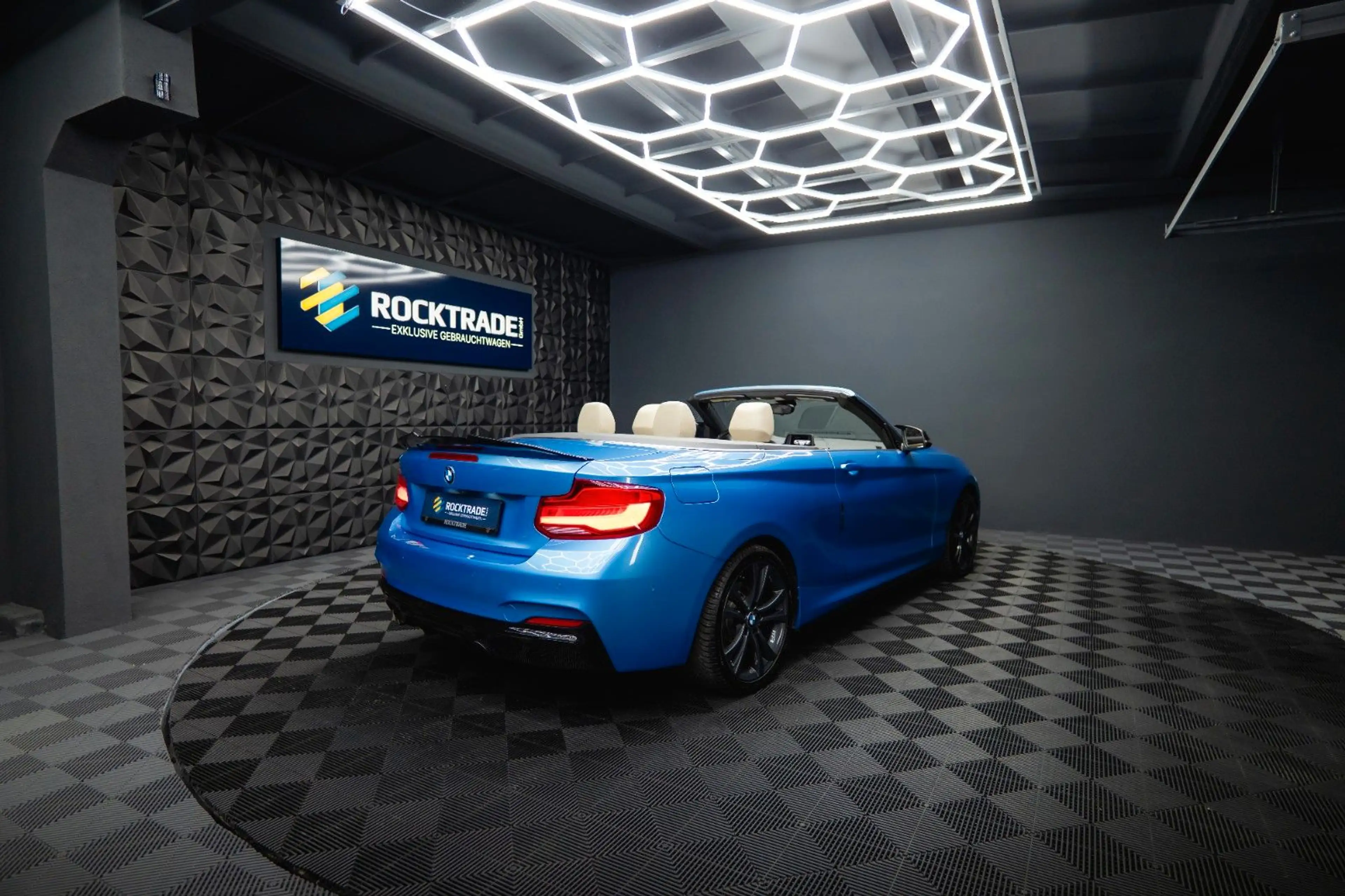 BMW 230 i Cabrio M-Sport Performance Shadow Line LED — photo 10