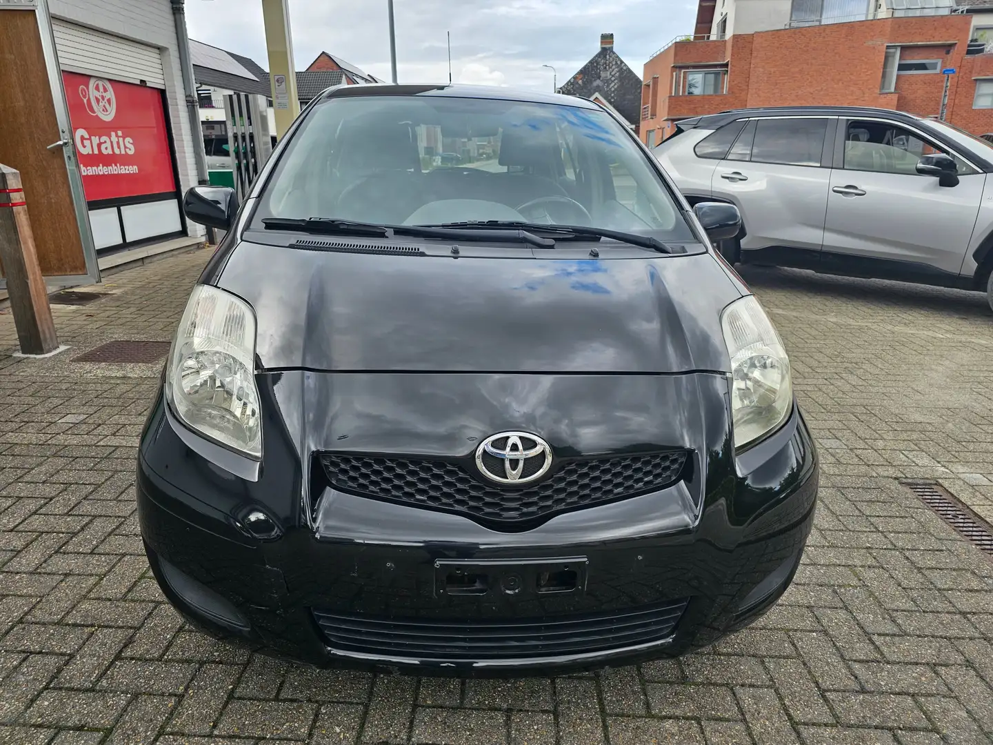 Toyota Yaris Yaris 1.33i VVT-i Luna Gris - 1