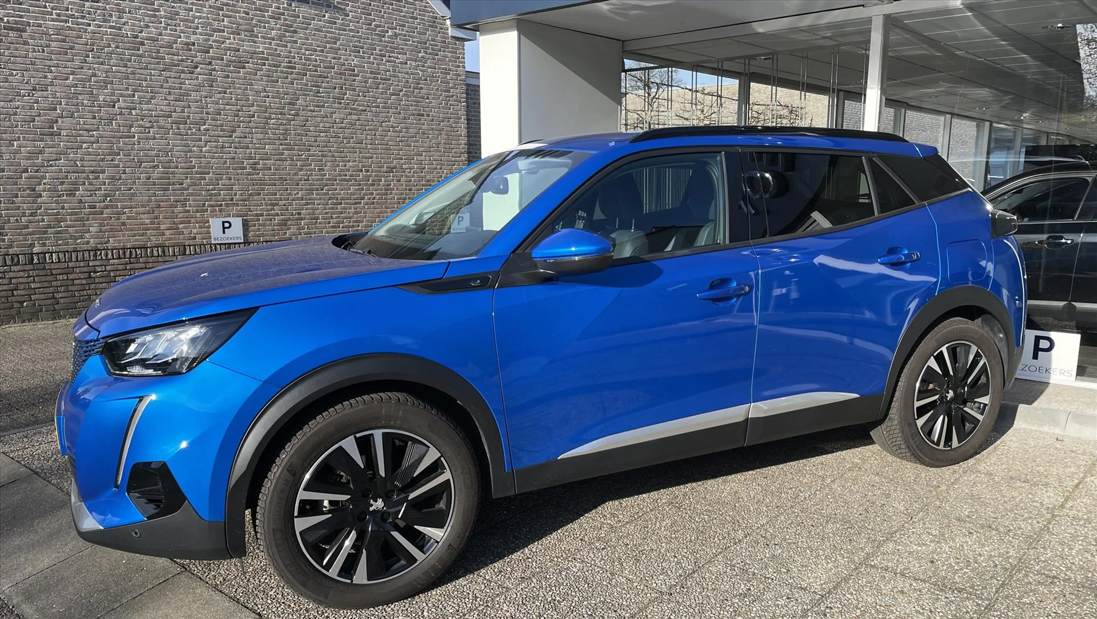 Peugeot e-2008 EV 50kWh 136pk — photo 2