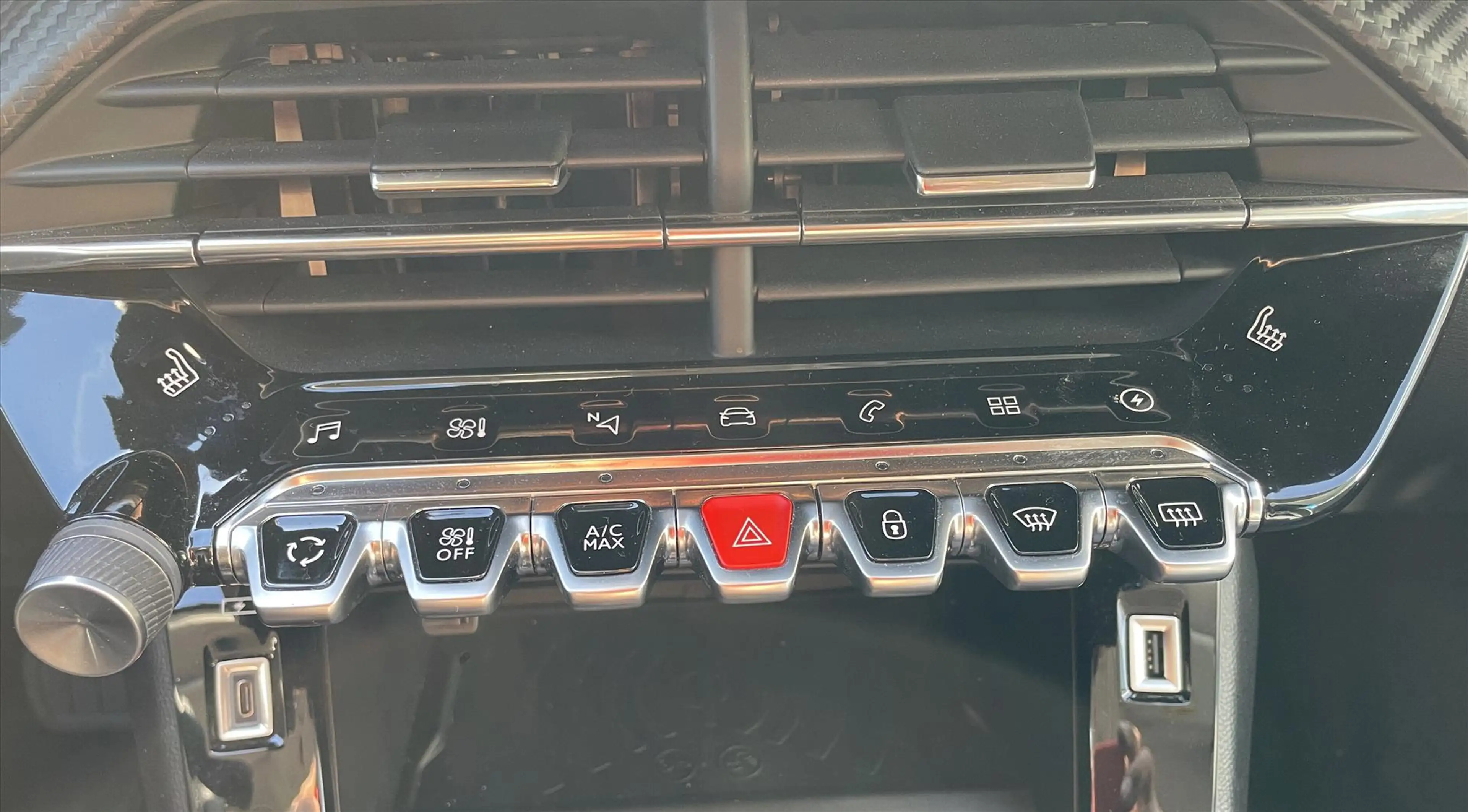 Peugeot e-2008 EV 50kWh 136pk — photo 10
