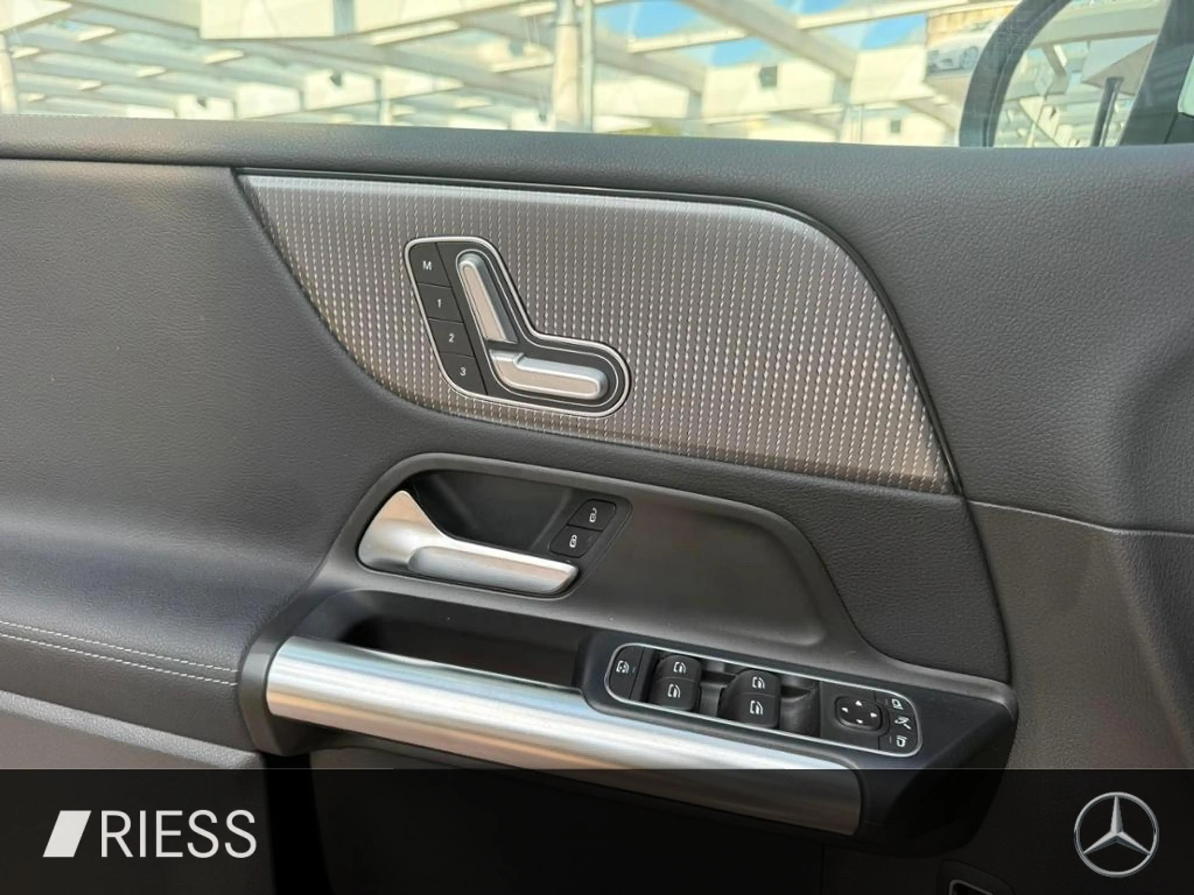 Mercedes-Benz B 180 Progressive LED AHk Vorr Memory Easy Pack — photo 8