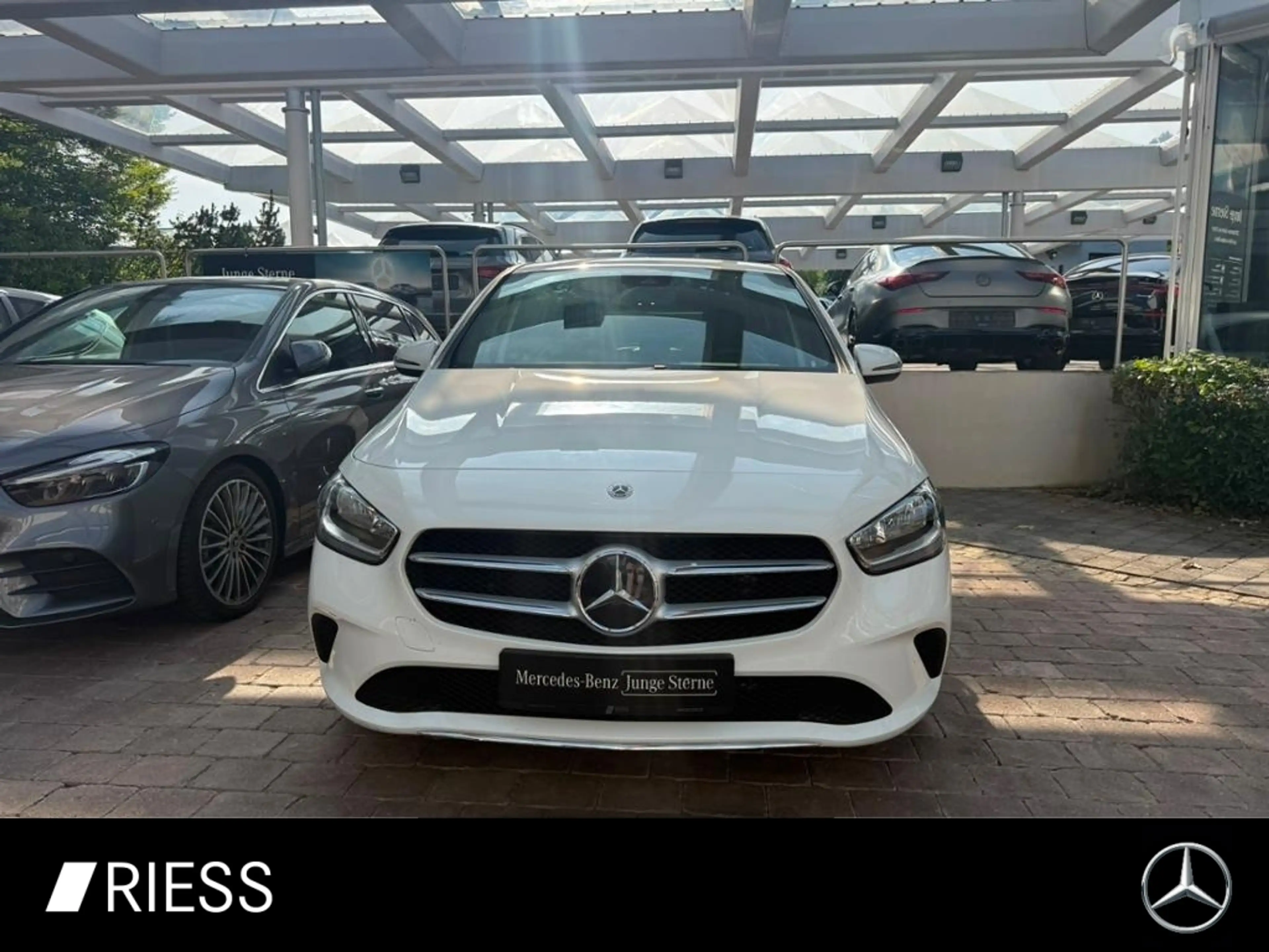 Mercedes-Benz B 180 Progressive LED AHk Vorr Memory Easy Pack