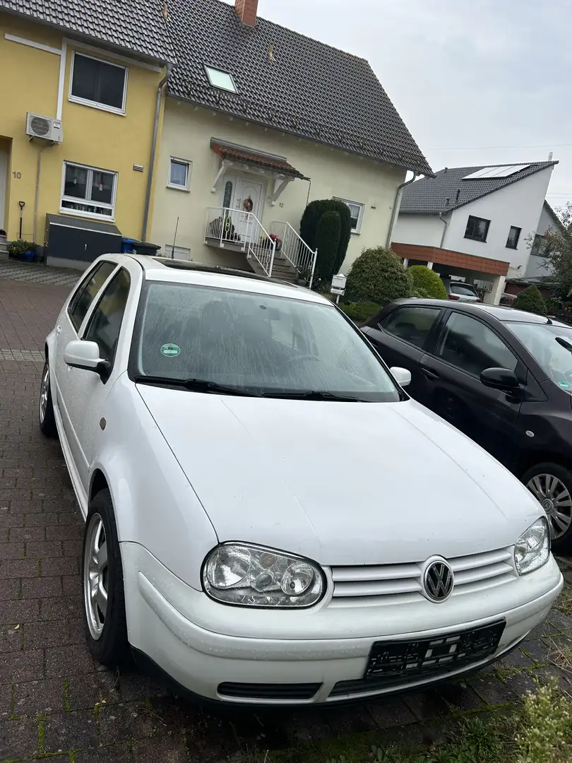 Volkswagen Golf - 1