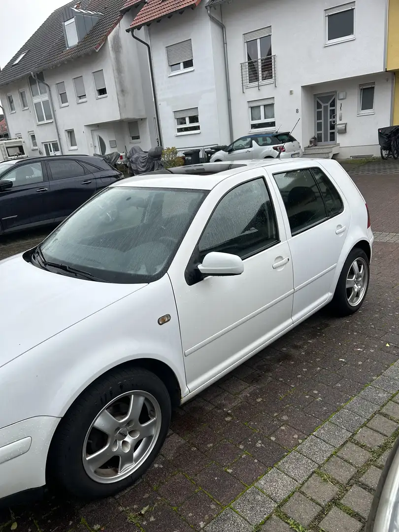 Volkswagen Golf - 2