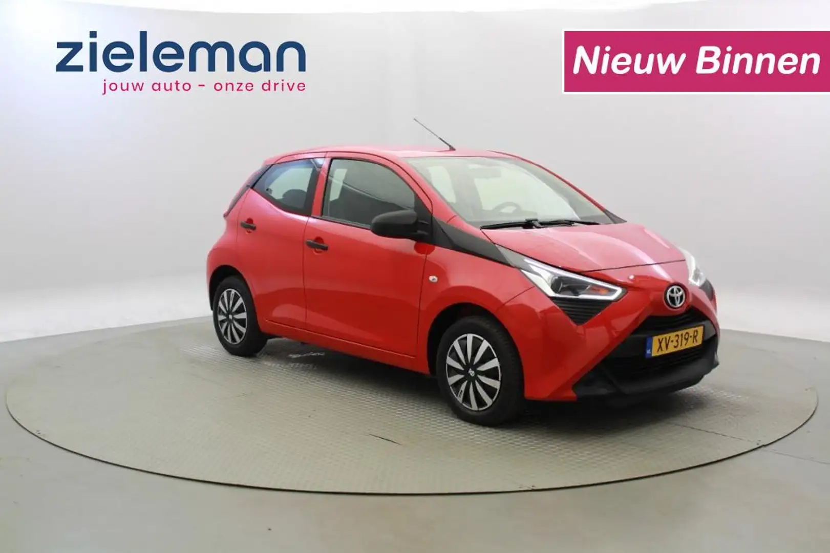 Toyota Aygo 1.0 VVT-i x-fun 5 Deurs - Airco Rot - 1