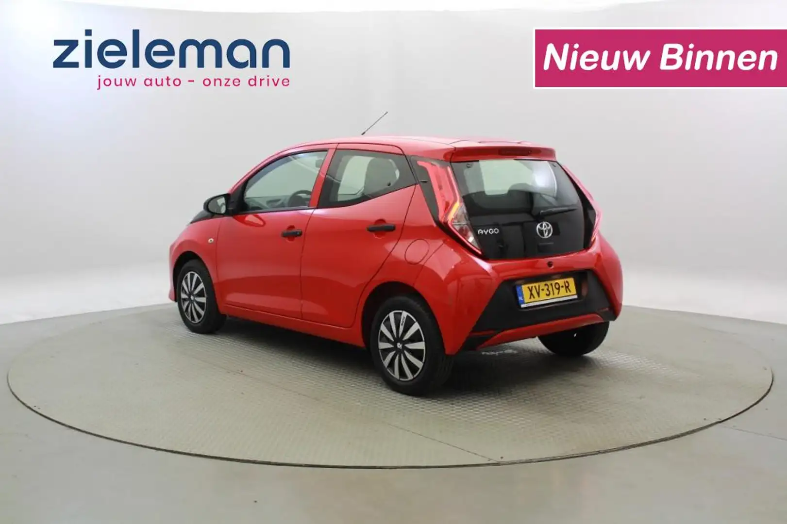Toyota Aygo 1.0 VVT-i x-fun 5 Deurs - Airco Rot - 2