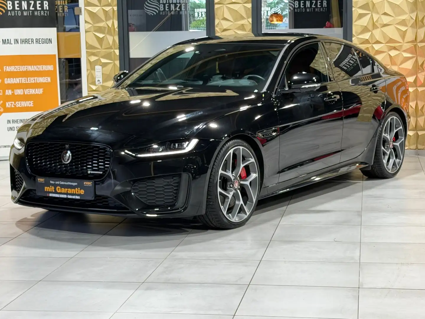 Jaguar XE R-Dynamic Black/360°/NAVI/APPLE/SOUND/SHZ Noir - 1