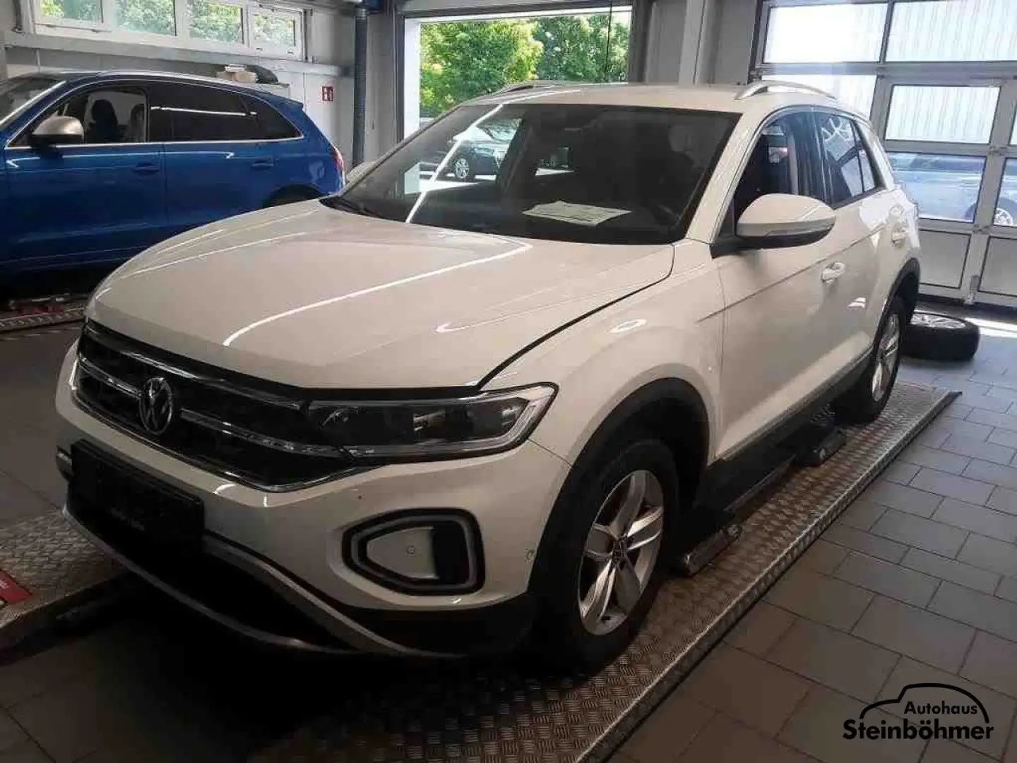 Volkswagen T-Roc Style 1.5TSI DSG LED Plus NAV ACC SHZ Navi Weiß - 1