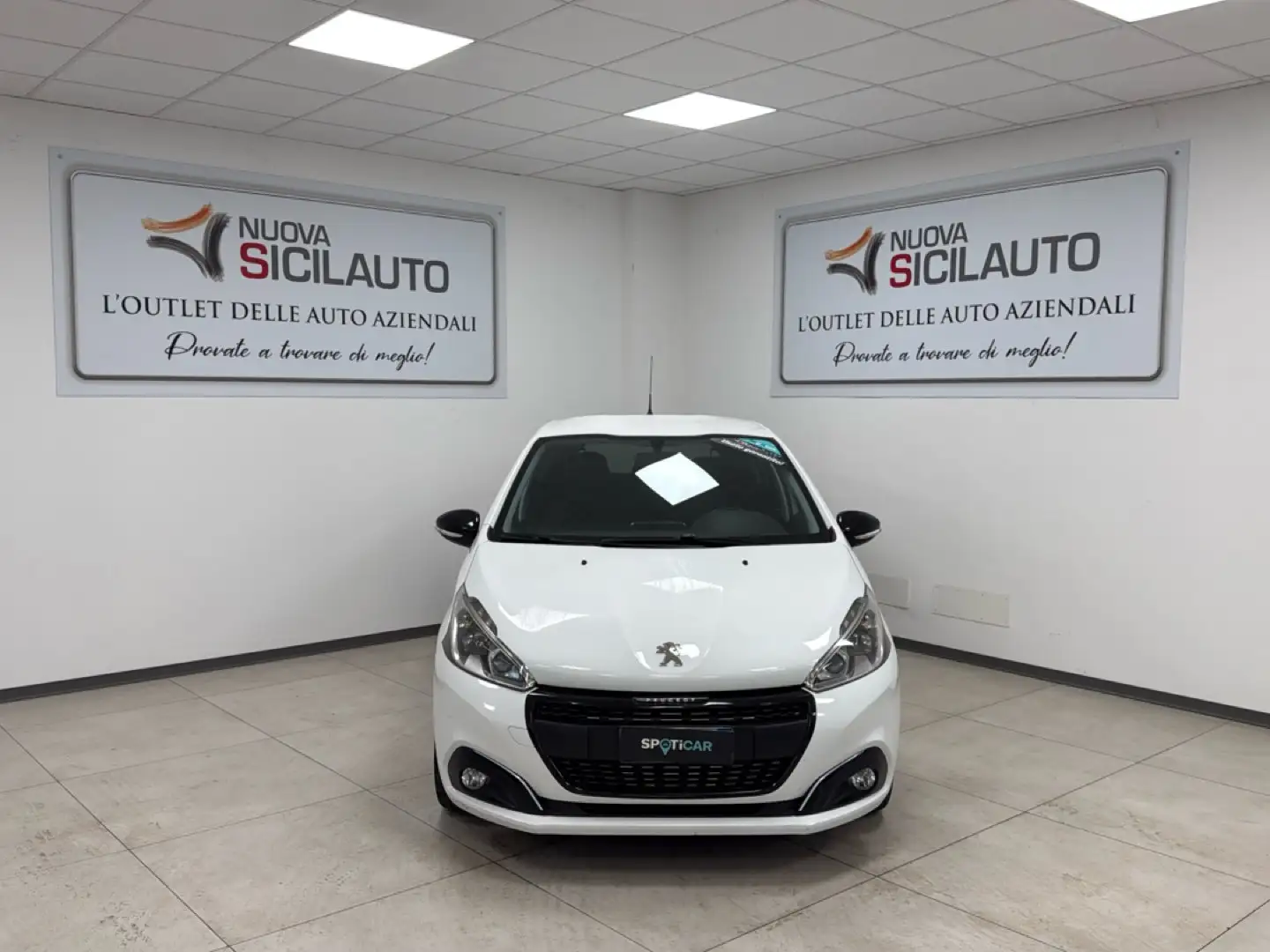 Peugeot 208 BlueHDi 75 5 porte Black Line Weiß - 1