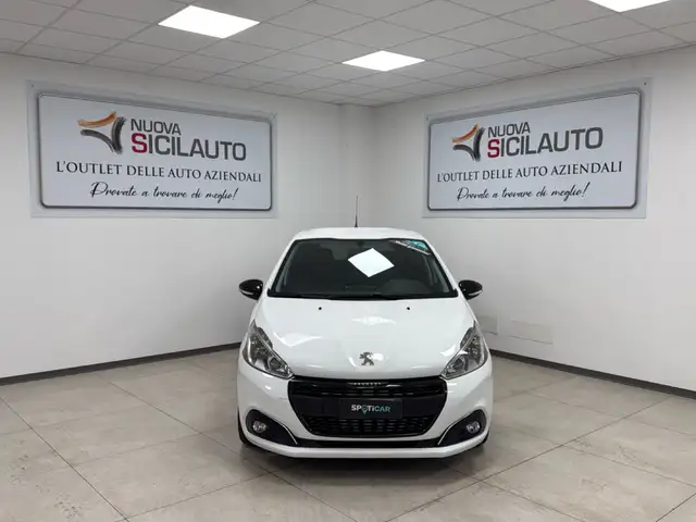 Peugeot 208 BlueHDi 75 5 porte Black Line