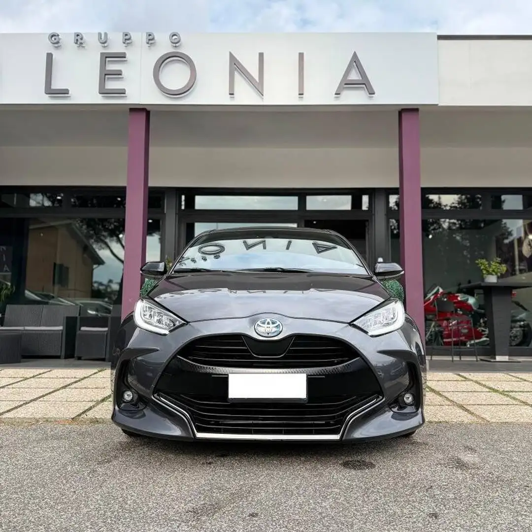 Toyota Yaris 1.5h Lounge Grigio - 2