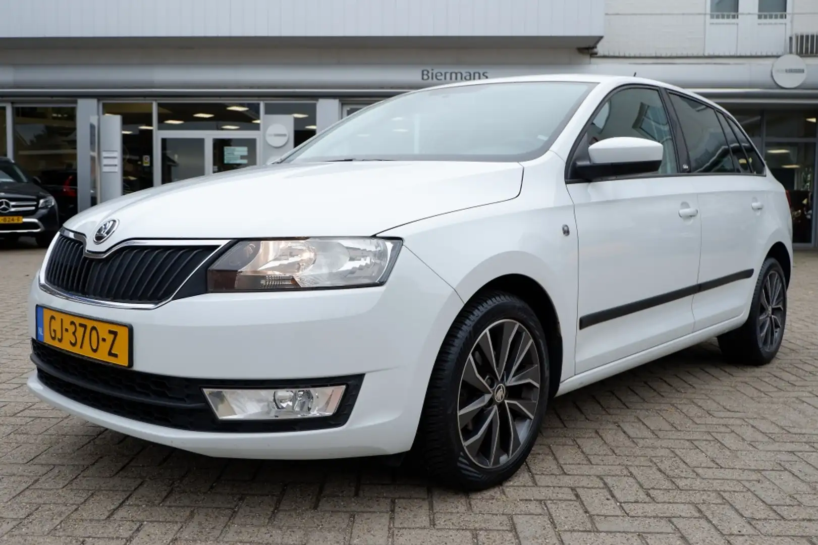 Skoda Rapid/Spaceback 1.2 TSI Grt. Comfort / INCL. 12 maanden BOVAG / Ze Wit - 2