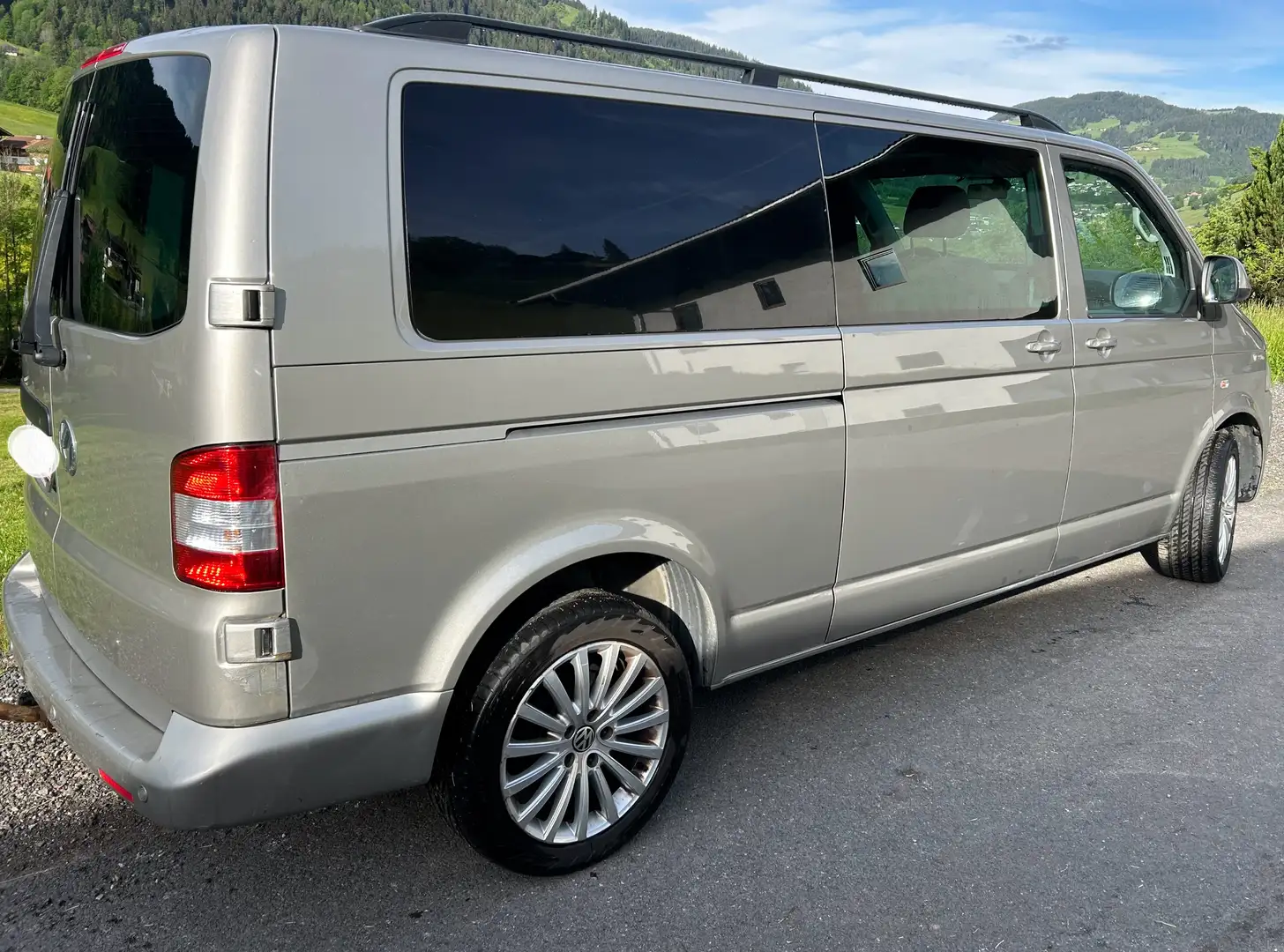 Volkswagen T5 Kombi Beige - 1