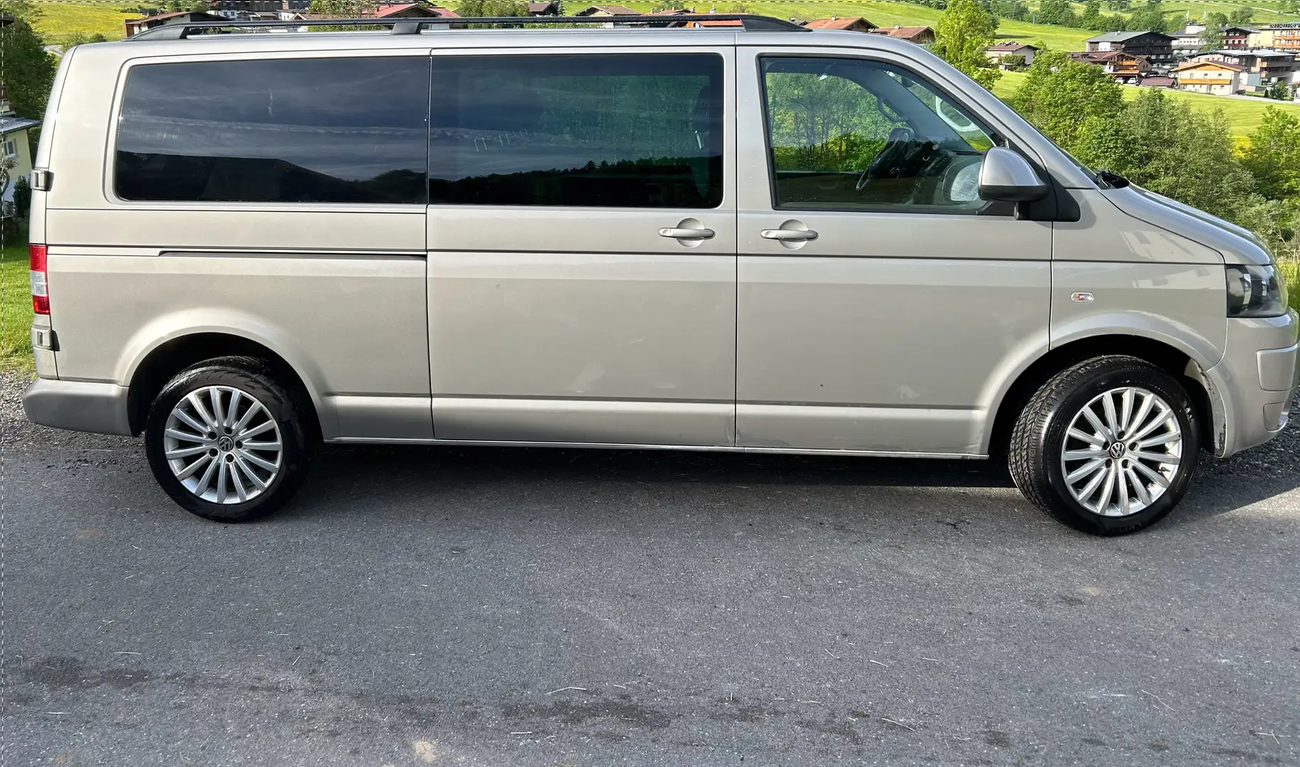 Volkswagen T5 LR-Automatik-Glasdach-Anhängerkupplung-140PS TDI Beige - 2