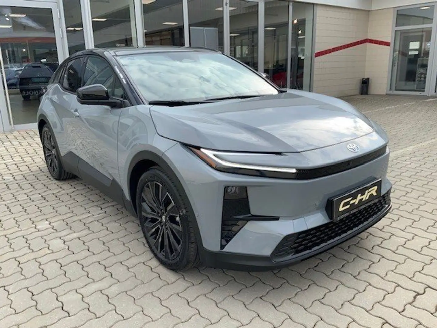 Toyota C-HR+ 252 kW AWD Lounge Grau - 1