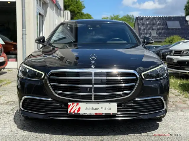 Mercedes-Benz S-Class view 3