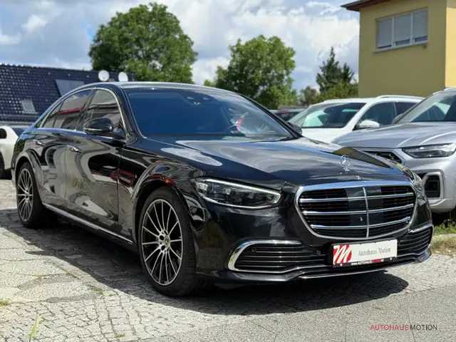 Mercedes-Benz S-Class view 4