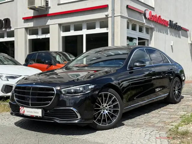 Mercedes-Benz S-Class view 2
