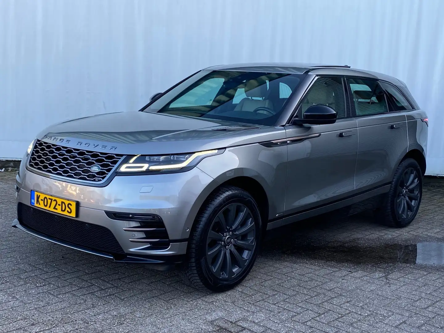 Land Rover Range Rover Velar 2.0 I4 Turbo AWD R-Dynamic S Pano /trkhk Grijs - 2