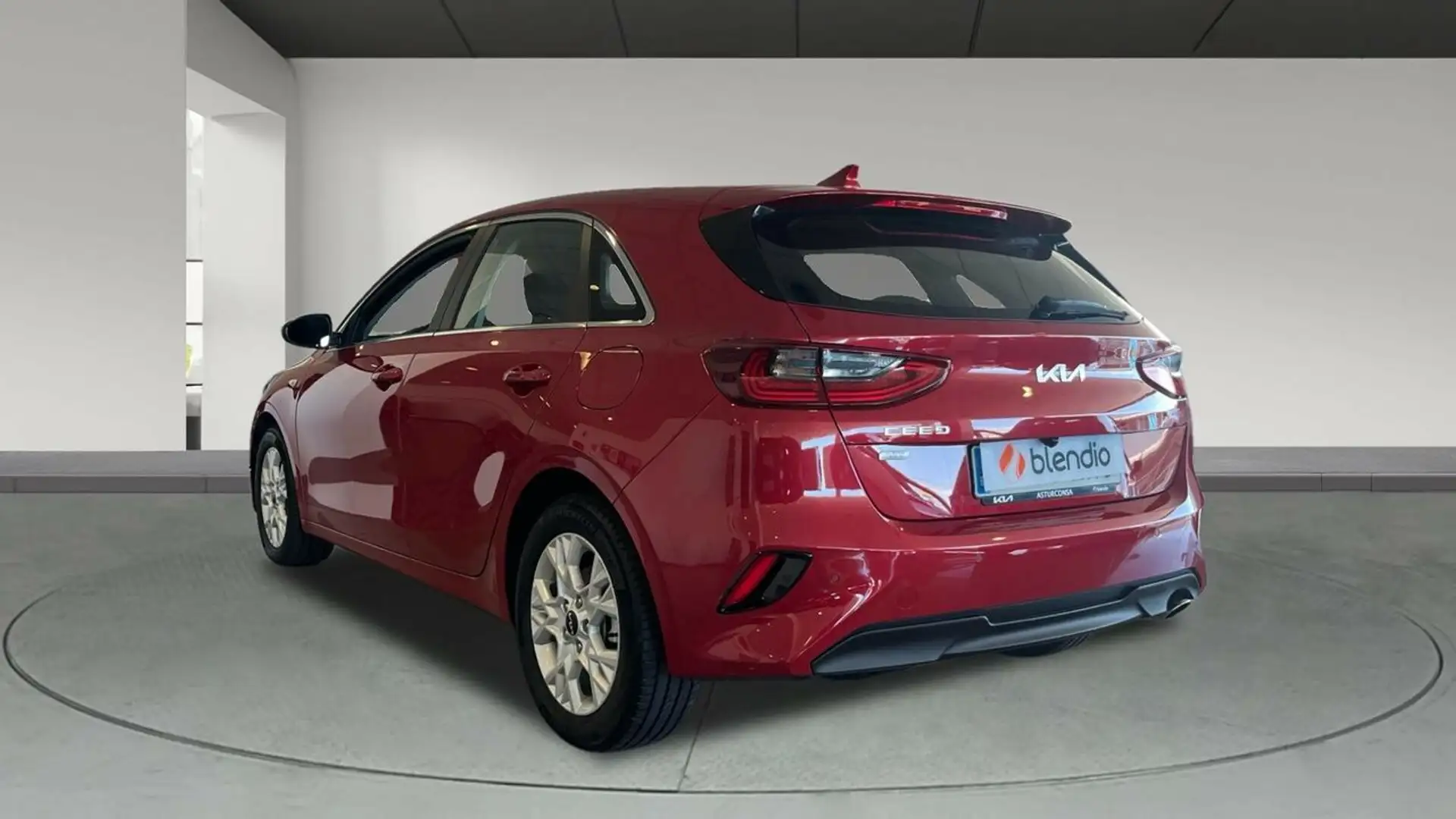 Kia 1.6 MHEV DRIVE 136 5P Rojo - 2