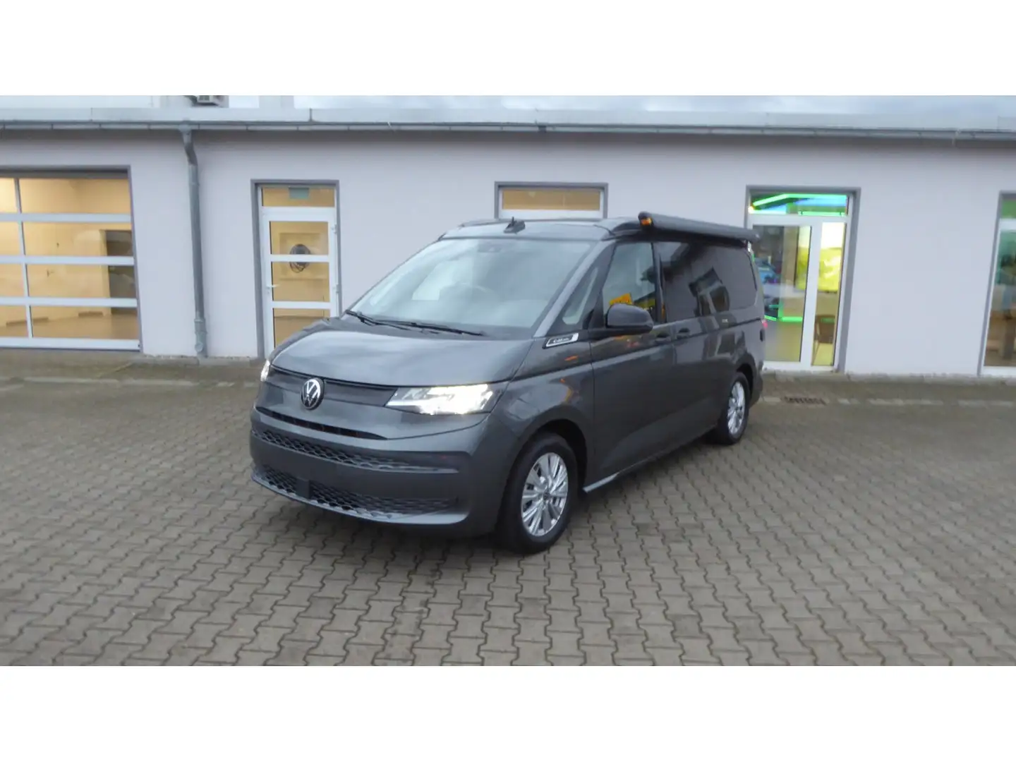 Volkswagen T7 California Der neue  Beach Tour Motor: 2,0 l TDI SCR 110 kW Grau - 2