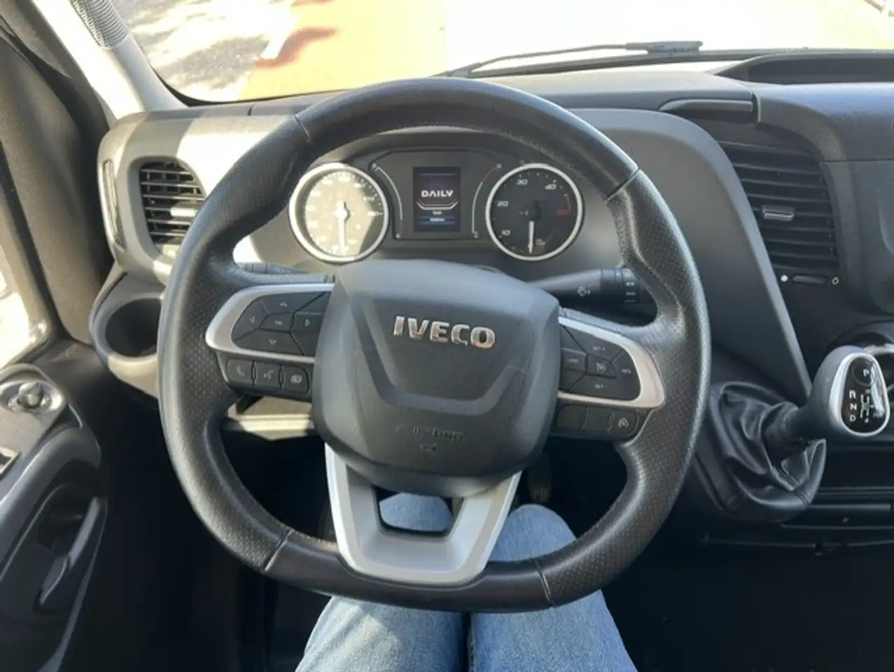 Iveco Daily 2022 — фото 10