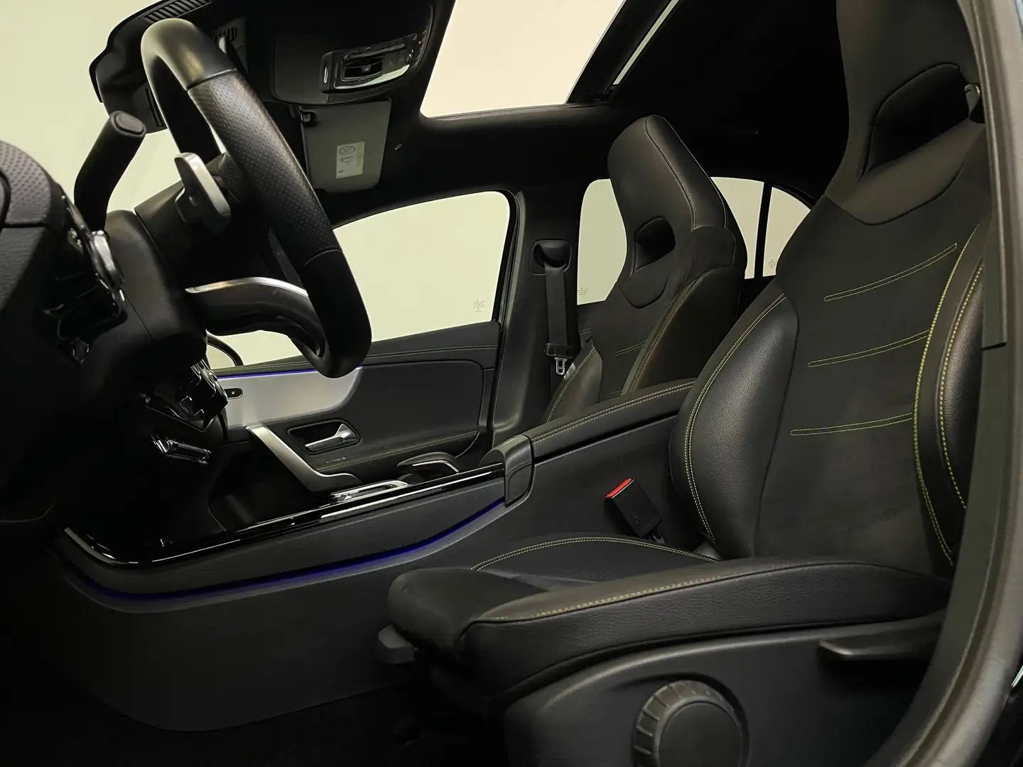 Mercedes-Benz A 200 AMG Edition 1 Pano Multibeam Sfeer Noir - 2