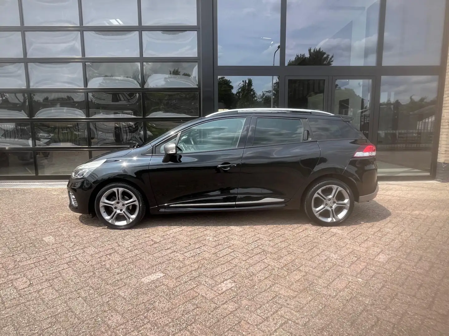 Renault Clio Estate 1.2 GT, Automaat , LPG, Navi, Trekhaak Zwart - 2