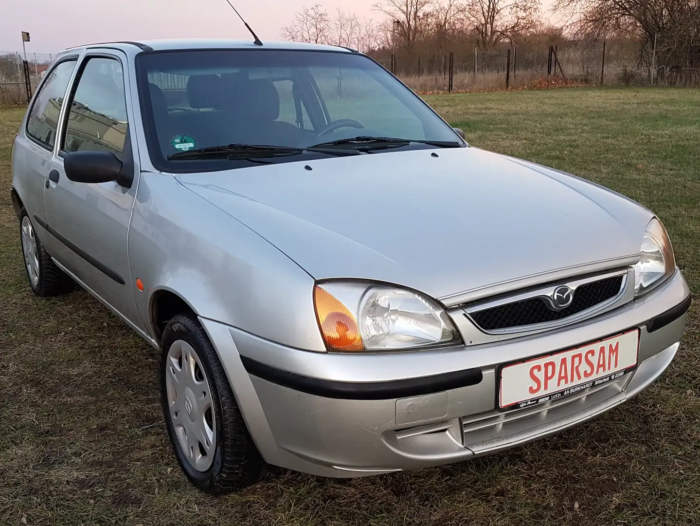 Mazda 121 1,3Guter Zust., Sehr Sparsam TÜV/AUwneu!!! Srebrny - 1