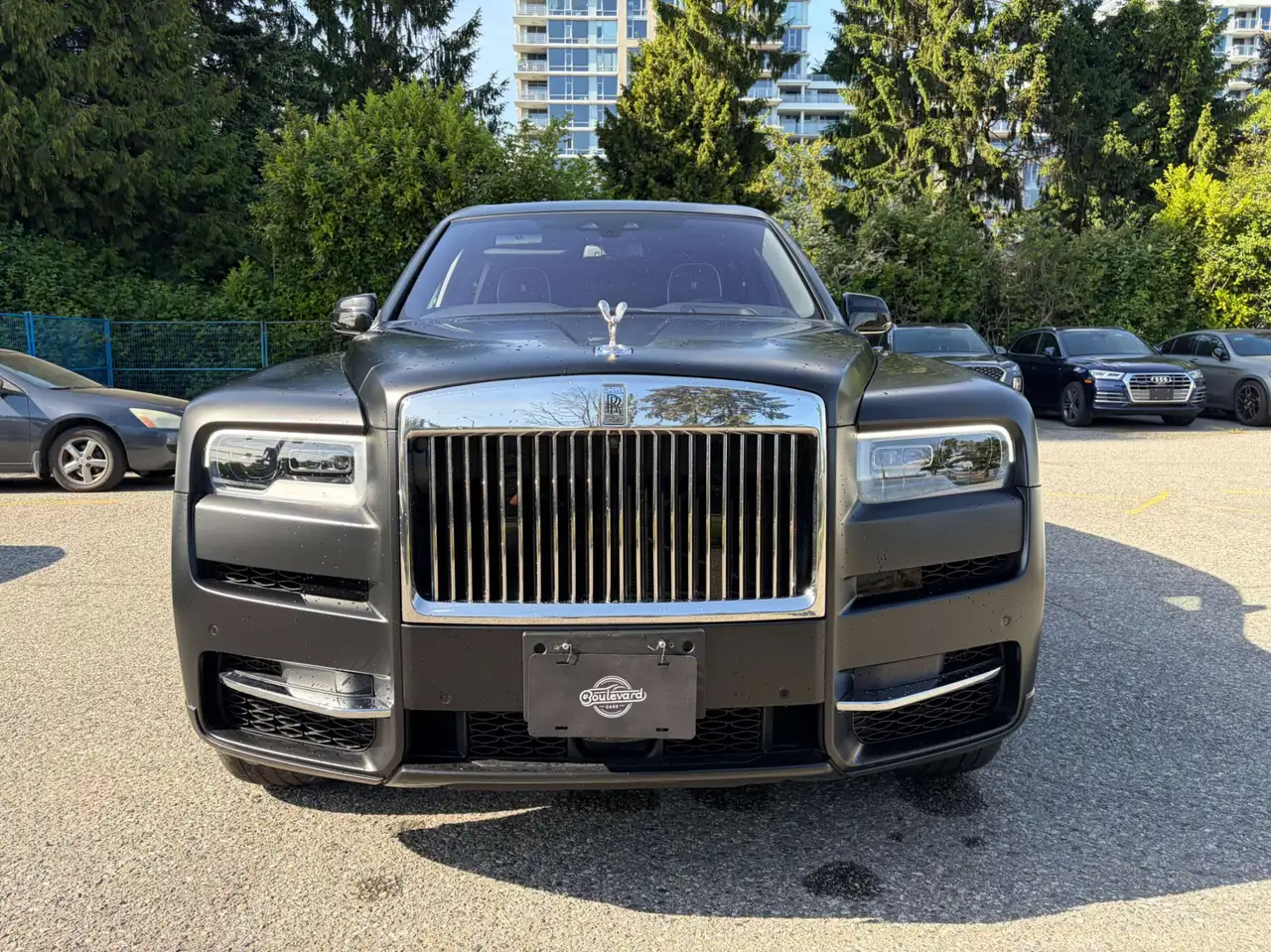 Rolls-Royce Cullinan снимка Rolls-Royce Cullinan