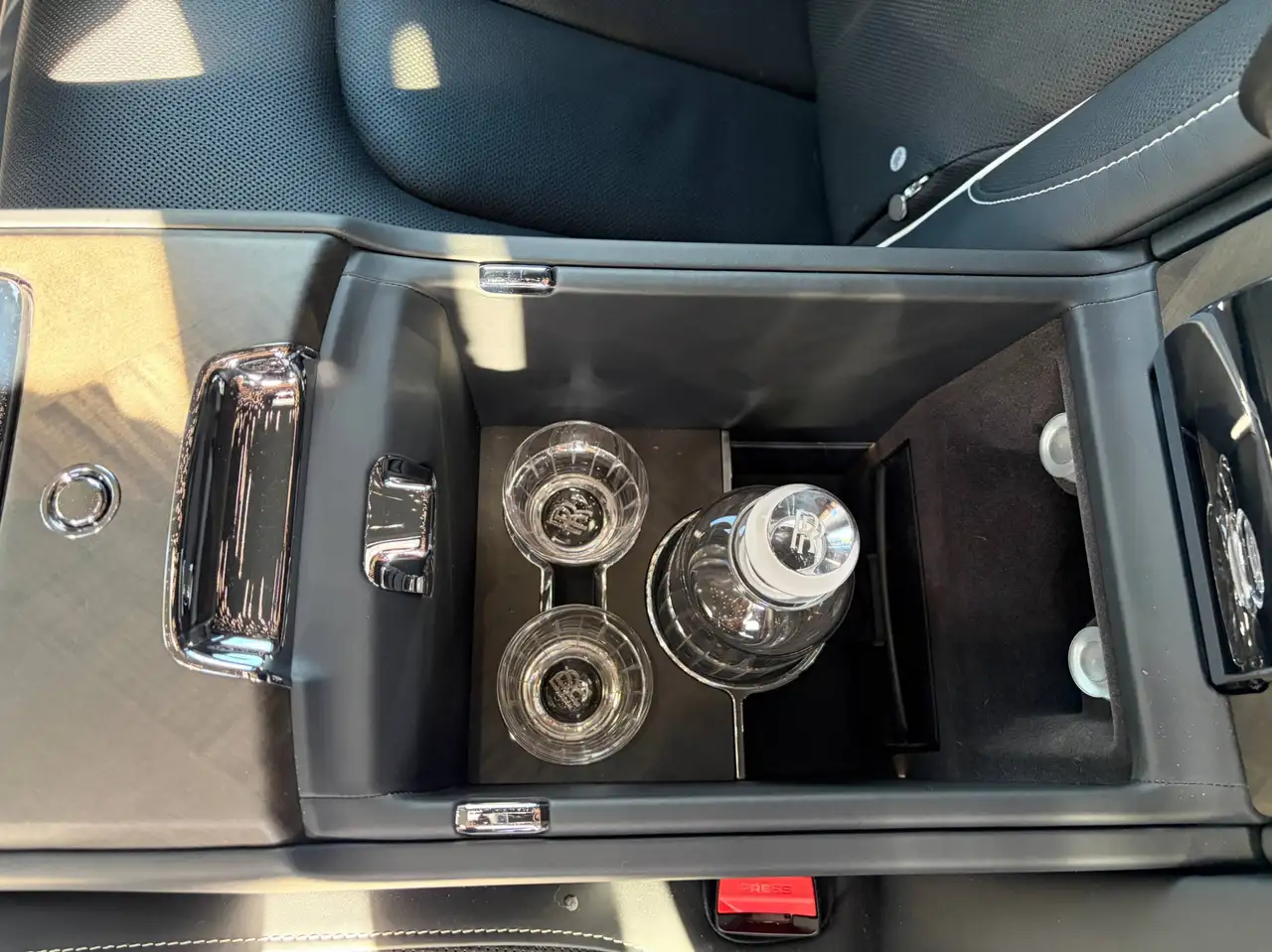 Rolls-Royce Cullinan снимка Rolls-Royce Cullinan