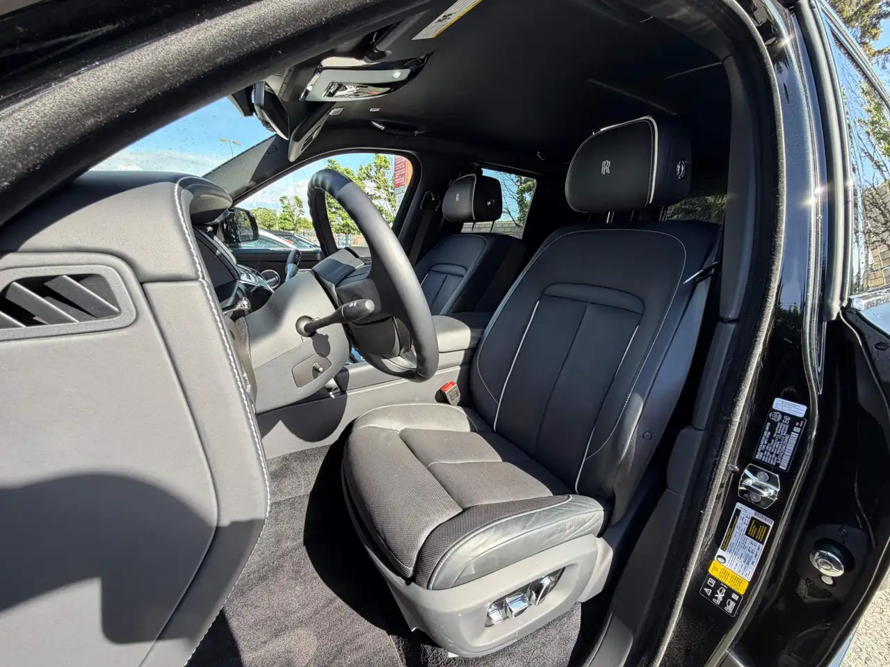 Rolls-Royce Cullinan снимка Rolls-Royce Cullinan