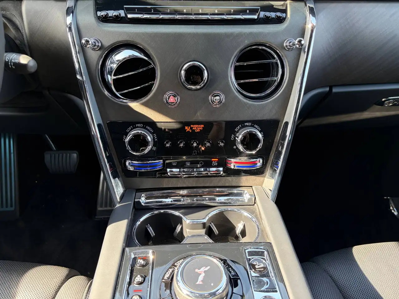 Rolls-Royce Cullinan снимка Rolls-Royce Cullinan