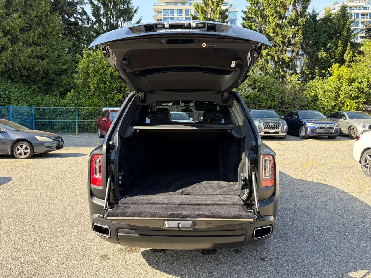 Rolls-Royce Cullinan снимка Rolls-Royce Cullinan