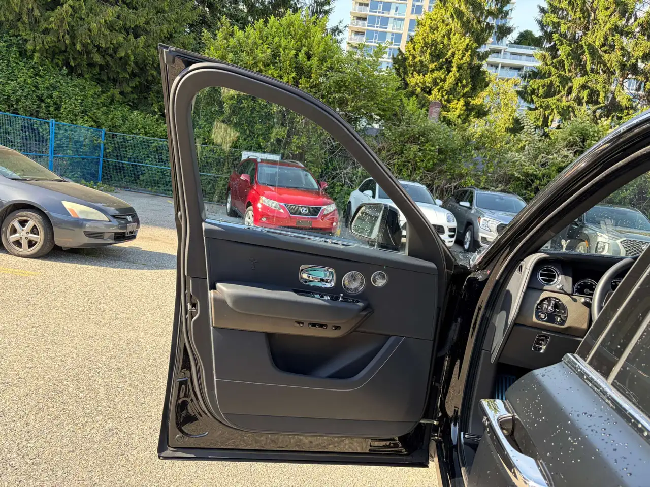 Rolls-Royce Cullinan снимка Rolls-Royce Cullinan