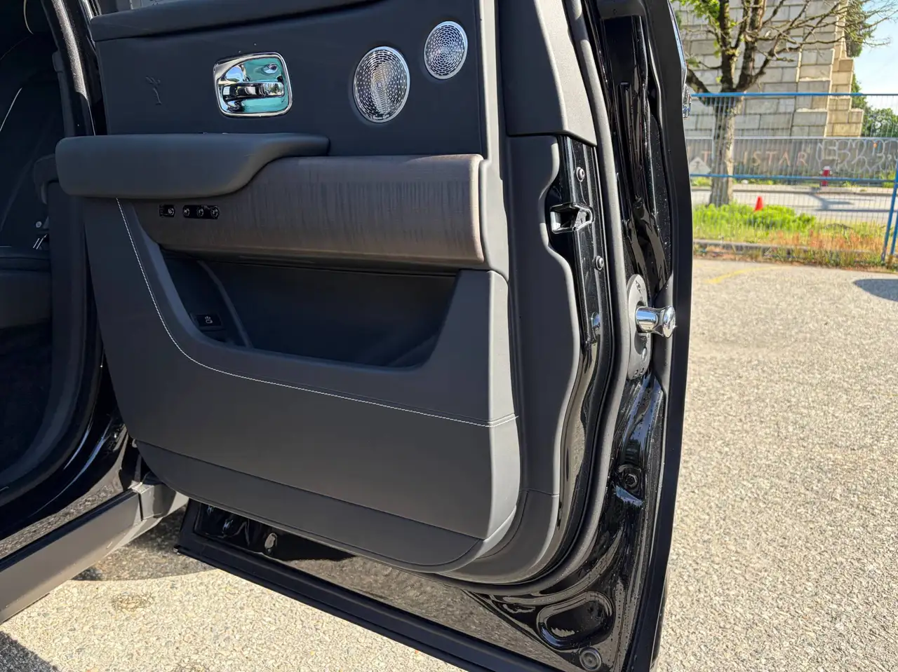 Rolls-Royce Cullinan снимка Rolls-Royce Cullinan