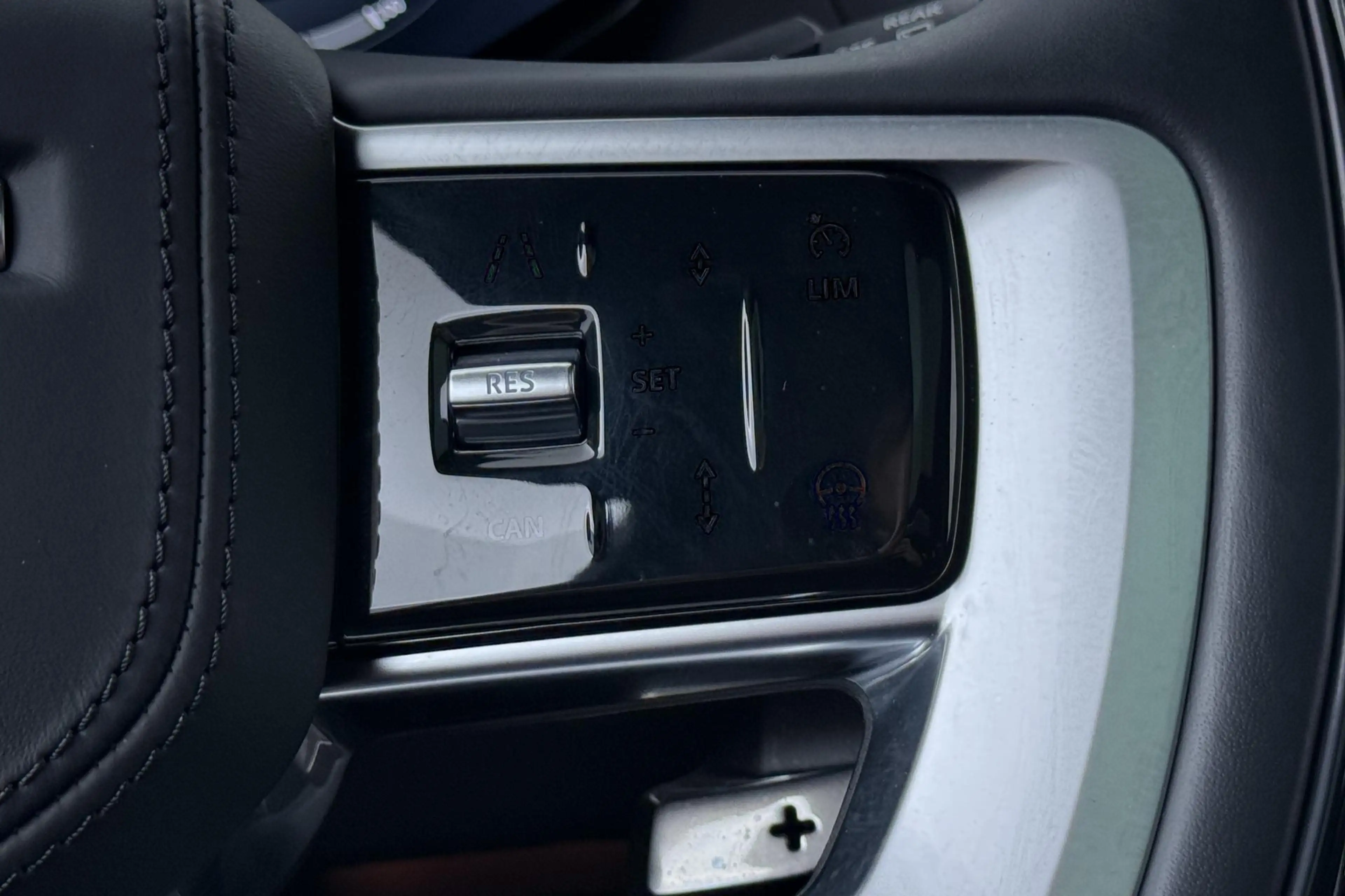 Land Rover Range Rover 3.0 P550e Autobiography | Rear Seat Entertainment — photo 43