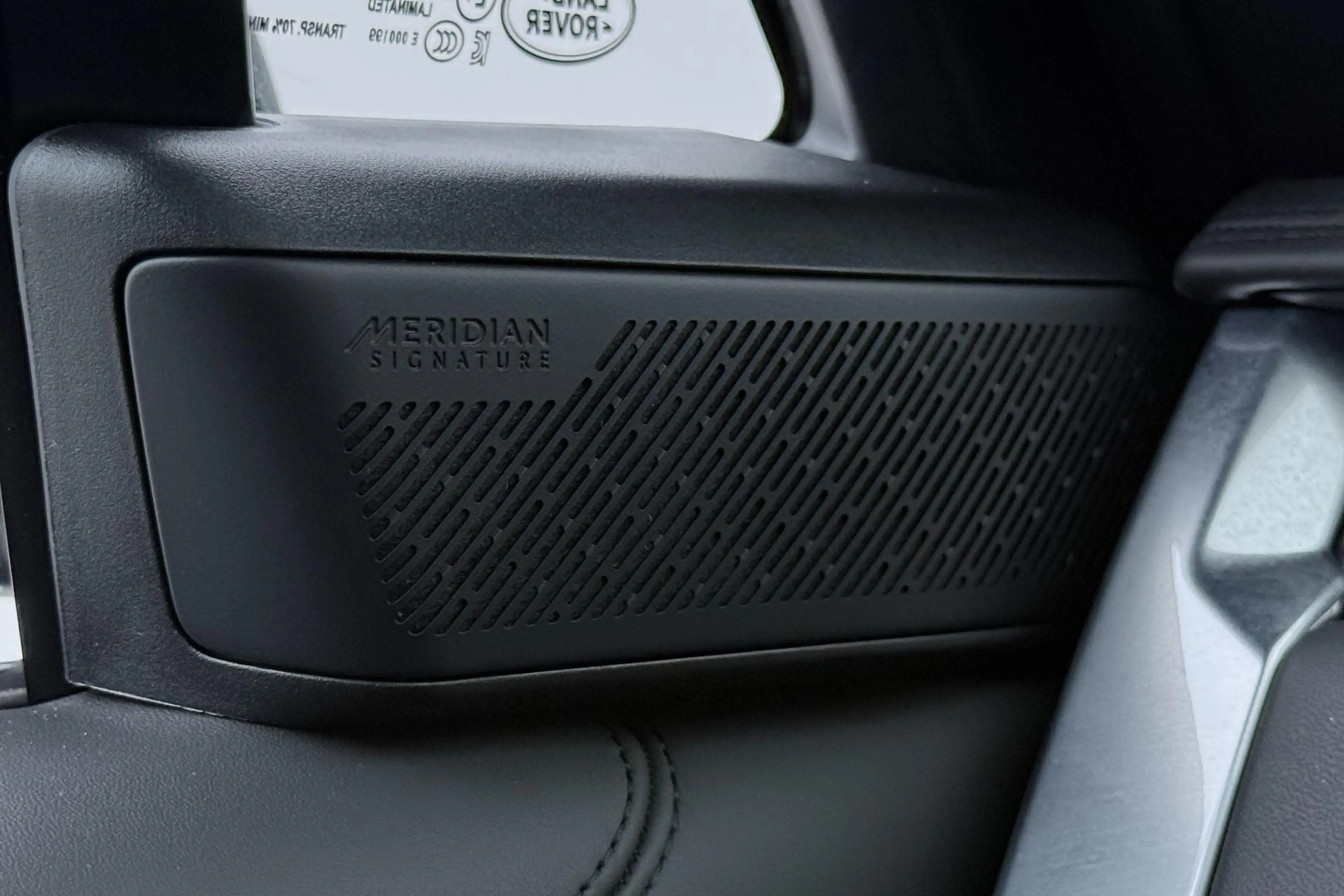 Land Rover Range Rover 3.0 P550e Autobiography | Rear Seat Entertainment — photo 46