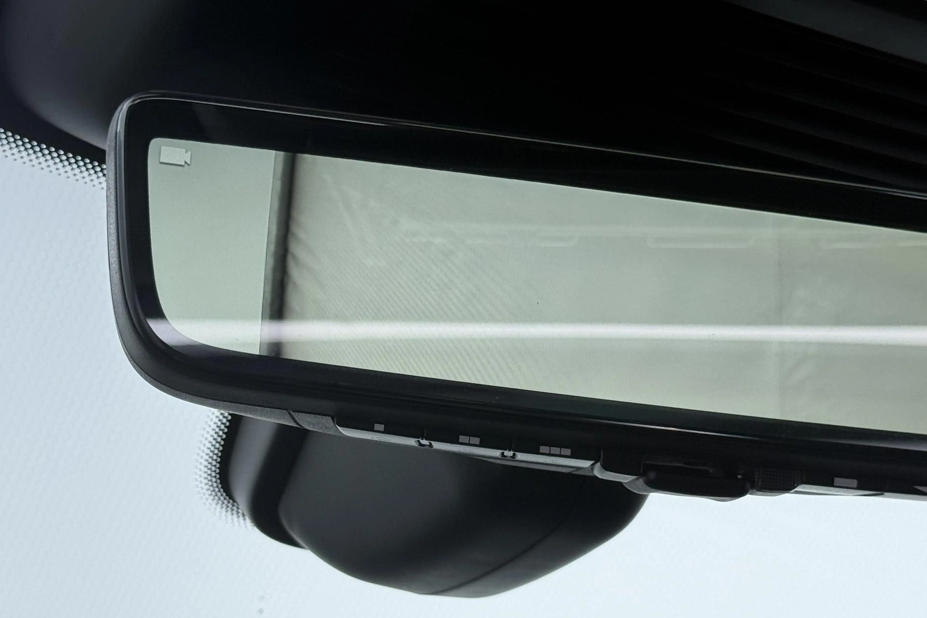 Land Rover Range Rover 3.0 P550e Autobiography | Rear Seat Entertainment — photo 37