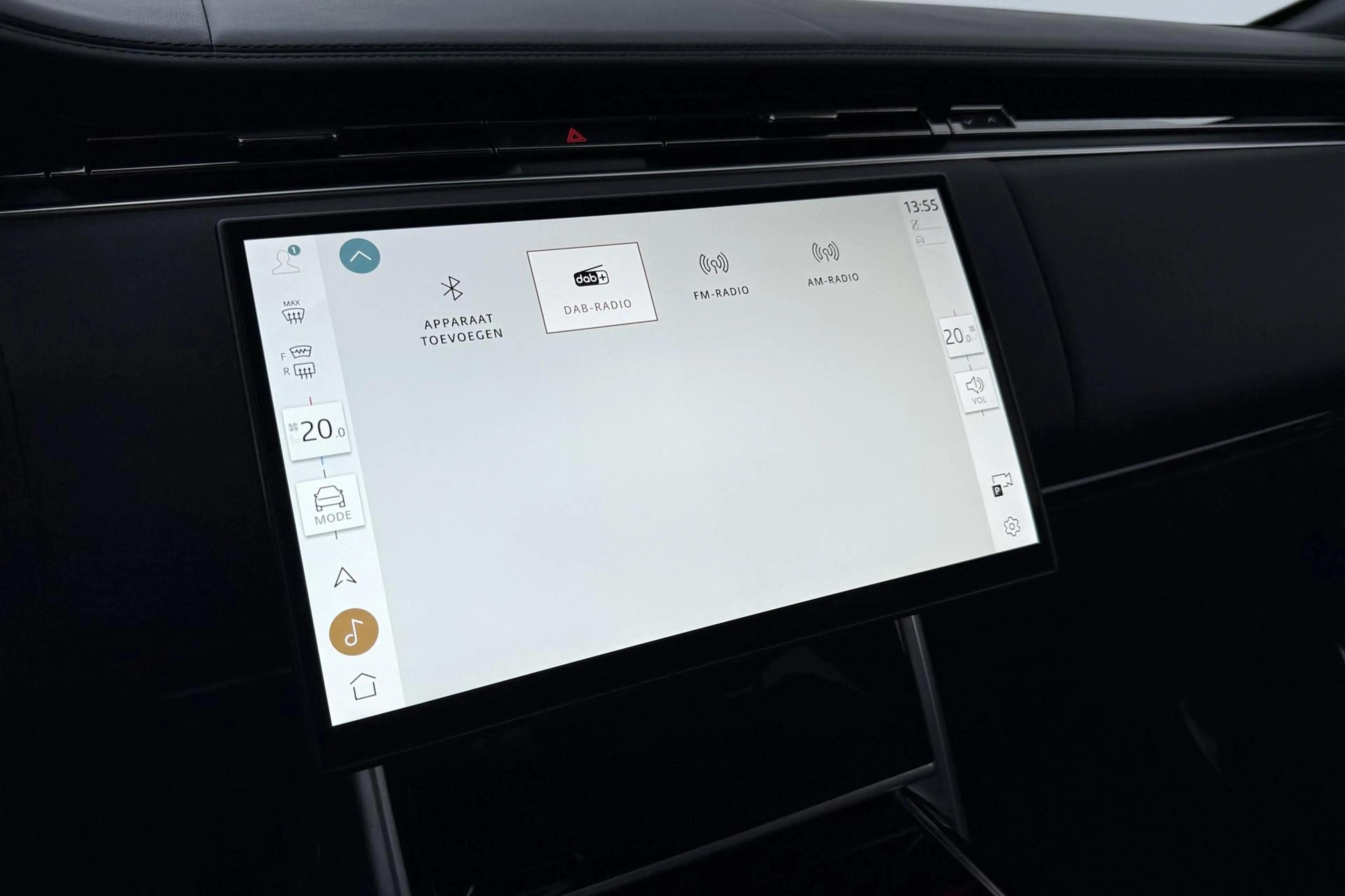 Land Rover Range Rover 3.0 P550e Autobiography | Rear Seat Entertainment — photo 31