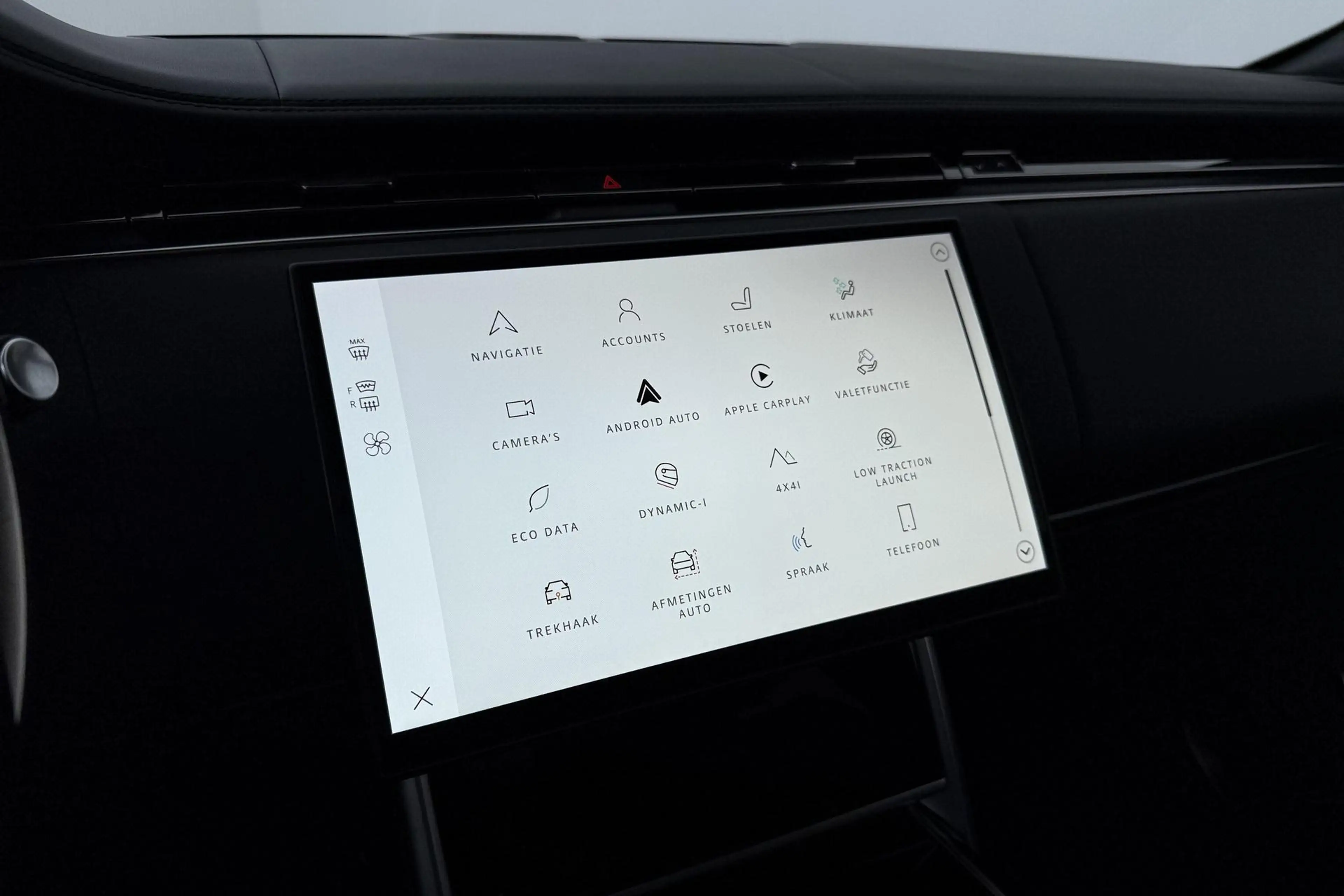 Land Rover Range Rover 3.0 P550e Autobiography | Rear Seat Entertainment — photo 23