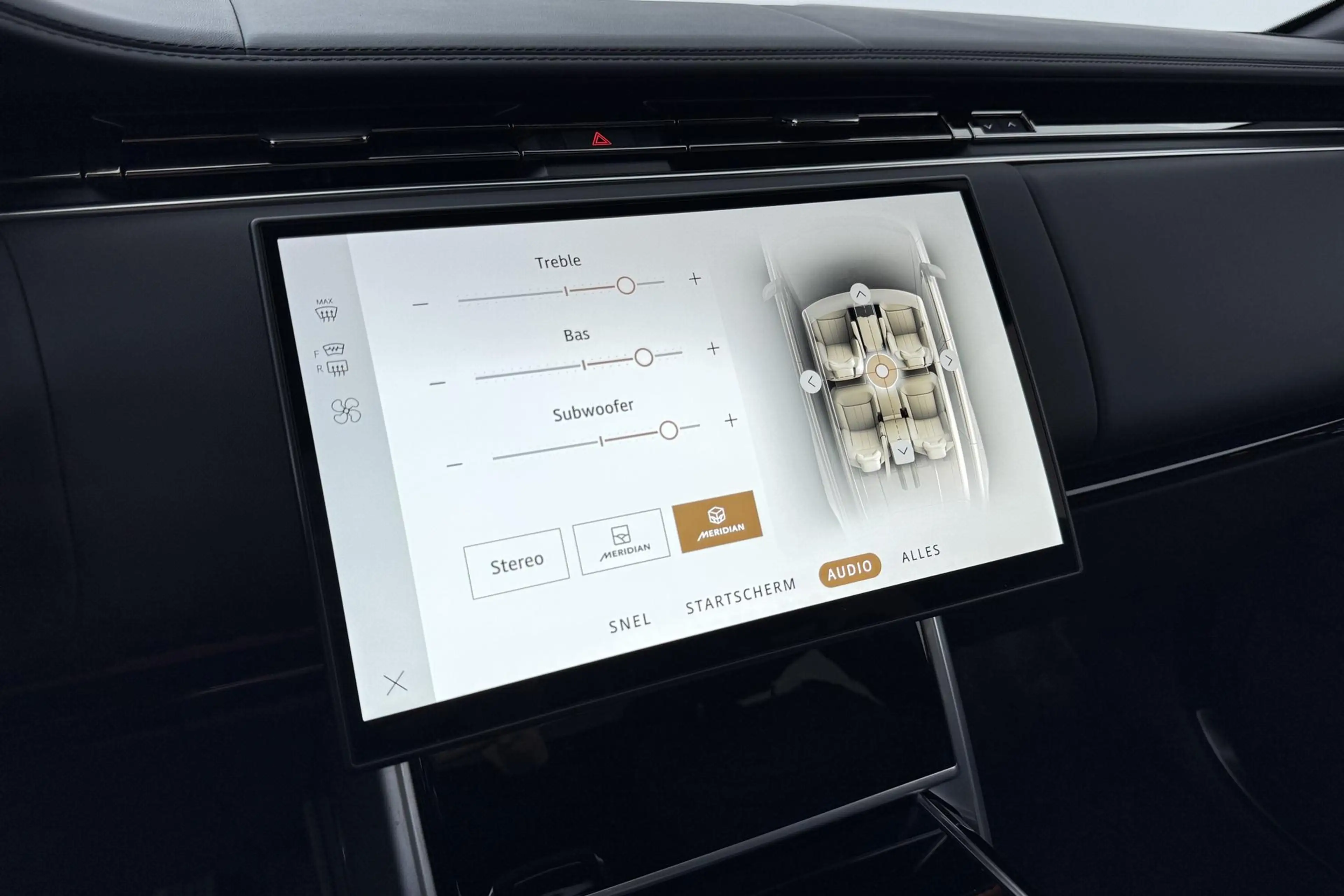 Land Rover Range Rover 3.0 P550e Autobiography | Rear Seat Entertainment — photo 35