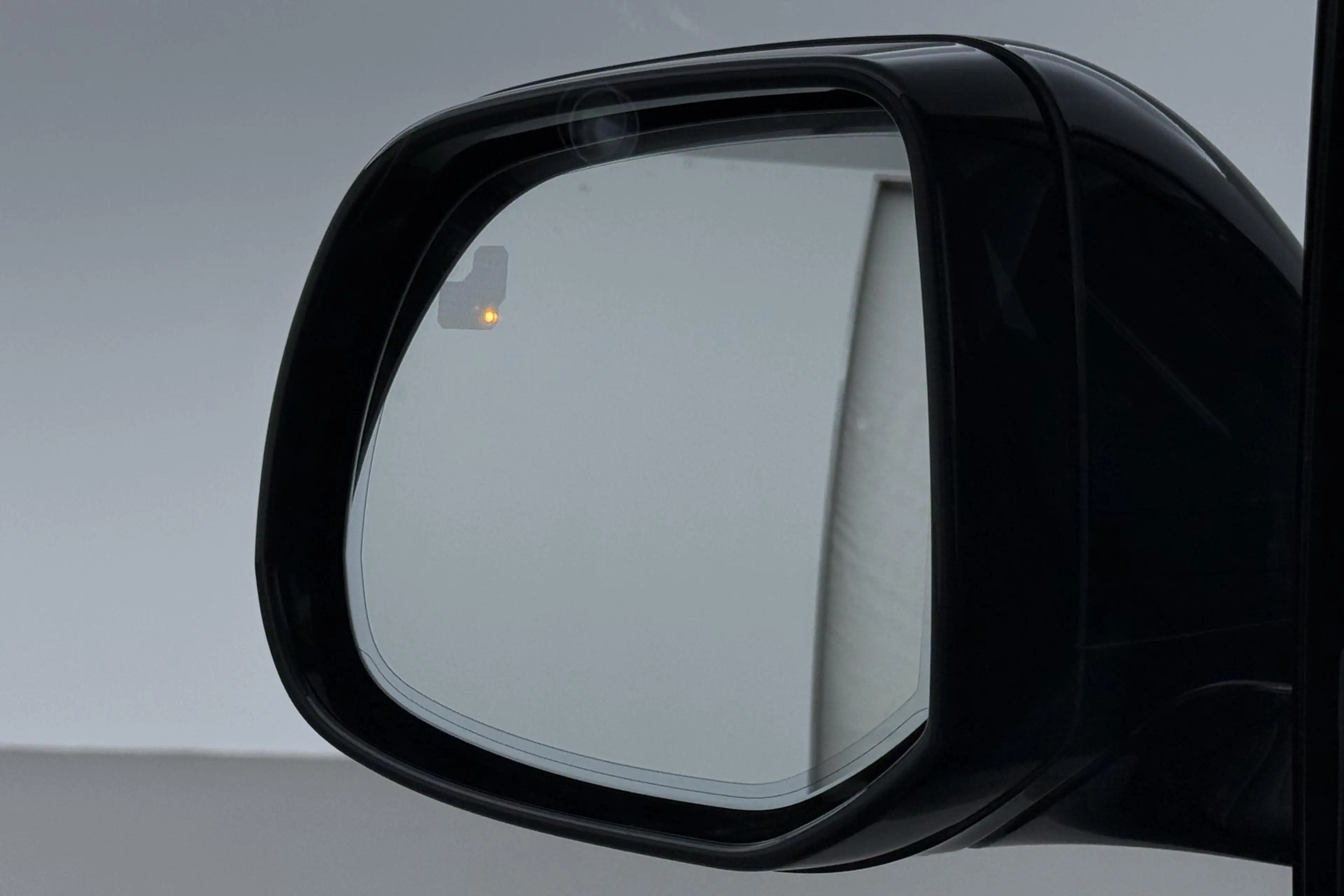 Land Rover Range Rover 3.0 P550e Autobiography | Rear Seat Entertainment — photo 47