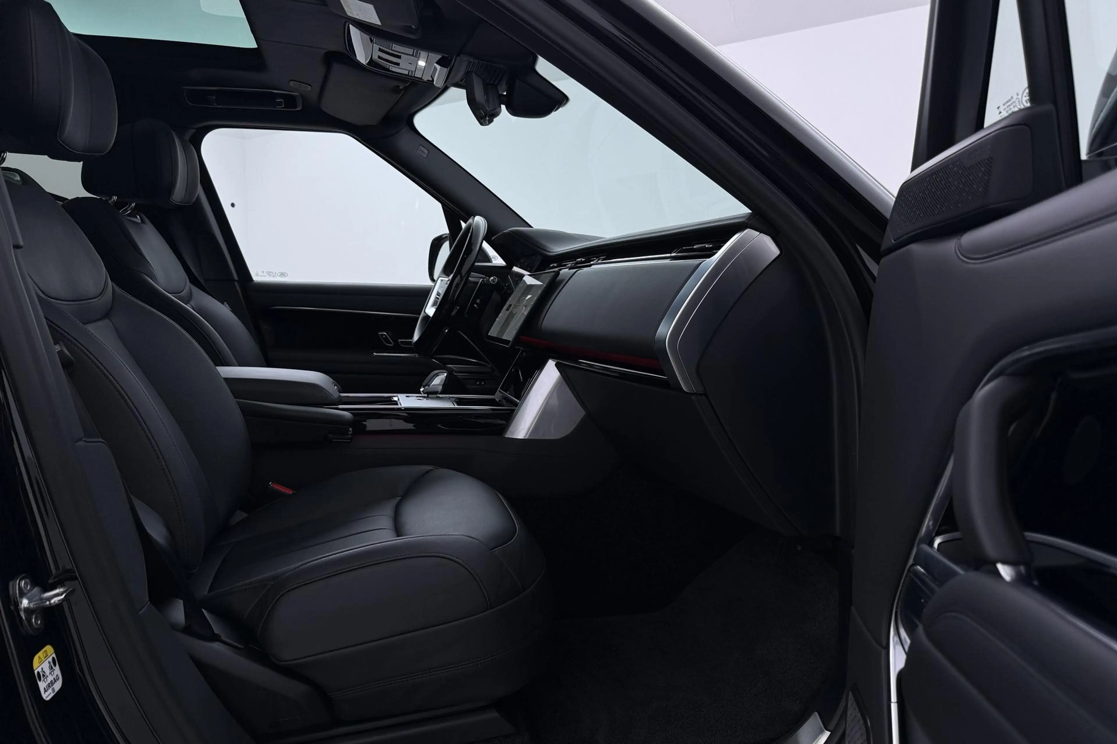 Land Rover Range Rover 3.0 P550e Autobiography | Rear Seat Entertainment — photo 5